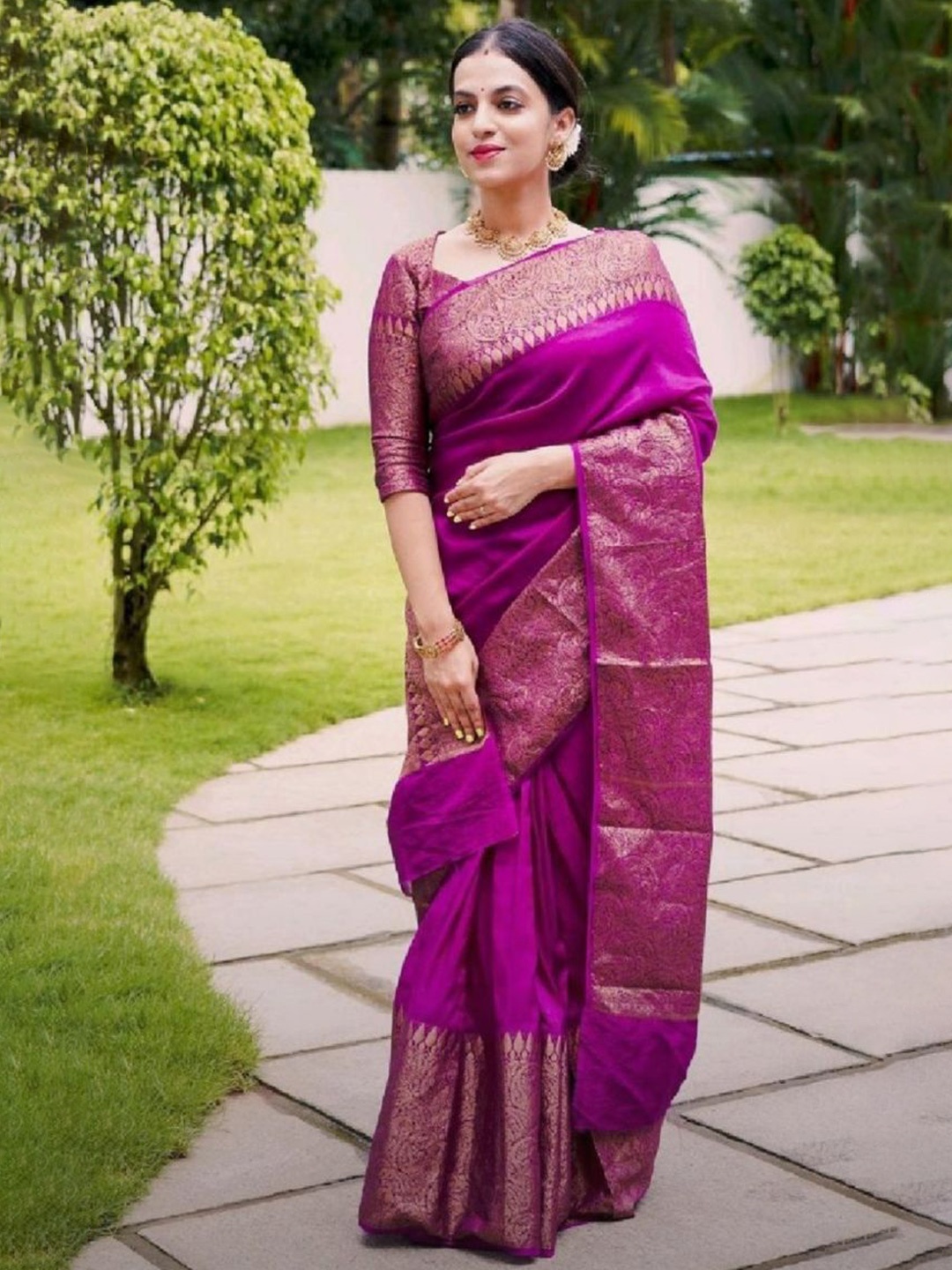 

HANDSEL Zari Pure Silk Banarasi Saree and Blouse Piece, Purple