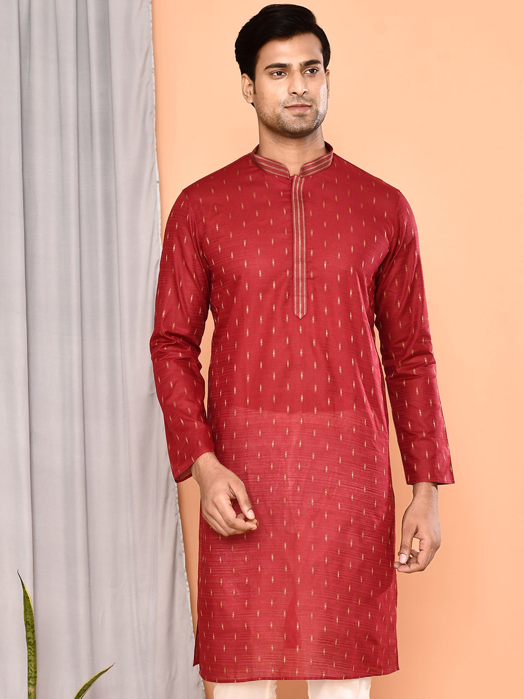 

MAAHI FABS Men Thread Work Kurta, Maroon