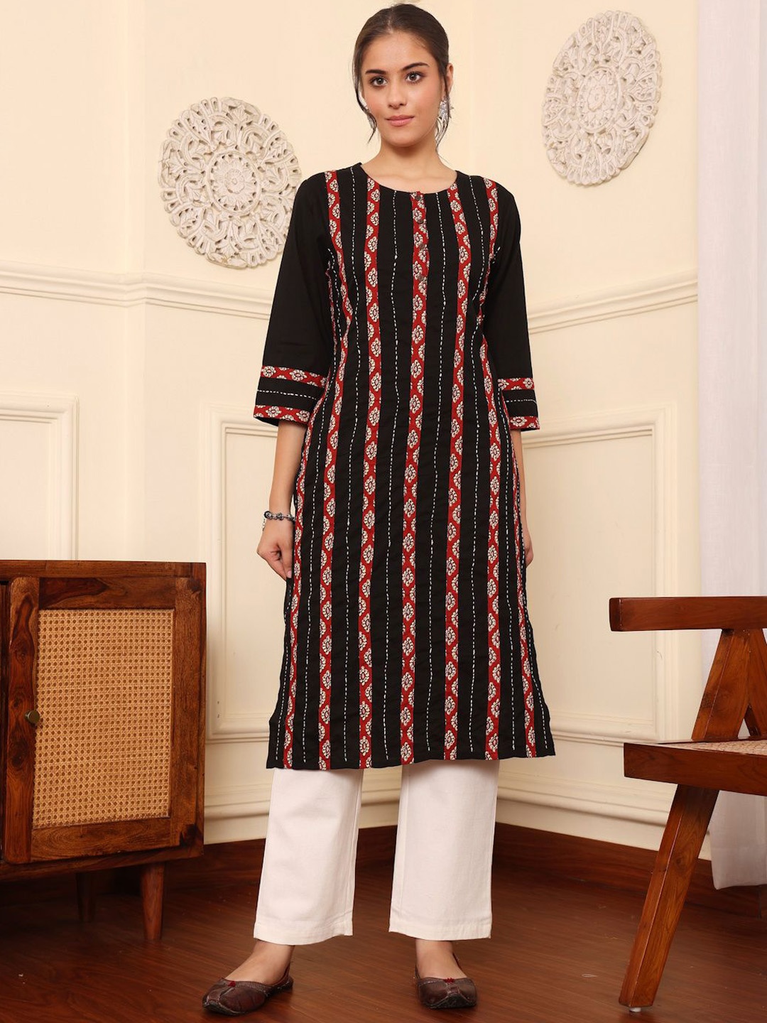 

SAVI Women Pure Cotton Kantha Work Straight Kurta, Black