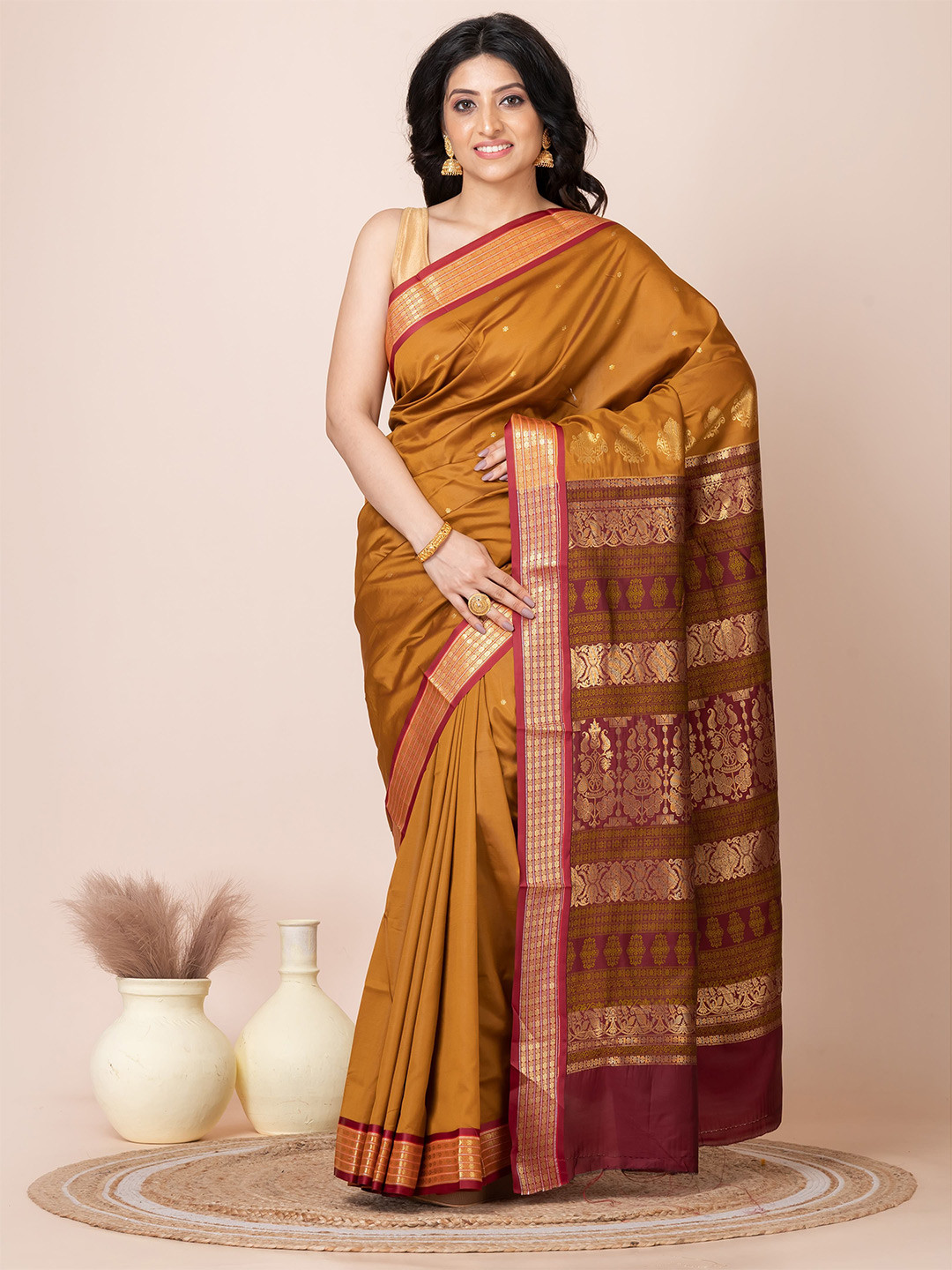 

Laa Calcutta Woven Women Design Zari Bomkai silk Saree, Gold
