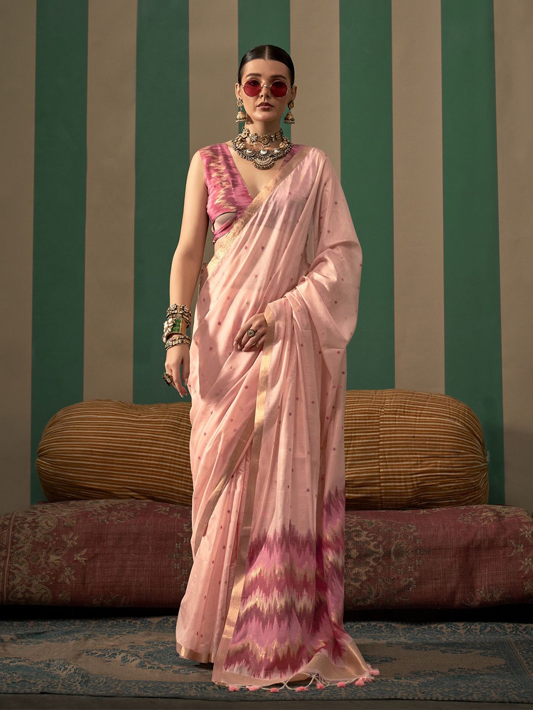 

elora Woven Design Zari Saree, Pink