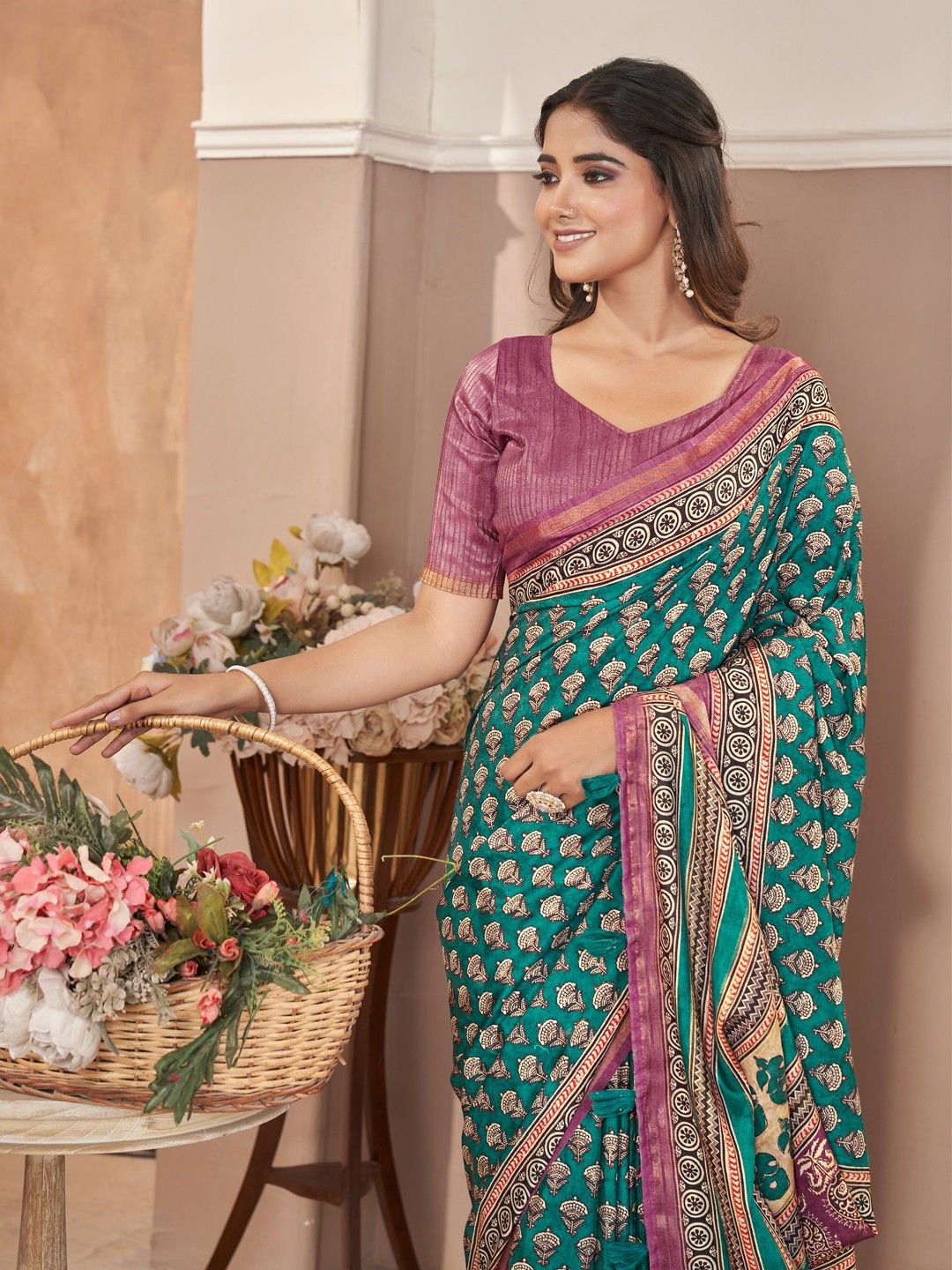 

Mitera Ethnic Motifs Printed Zari Saree, Green