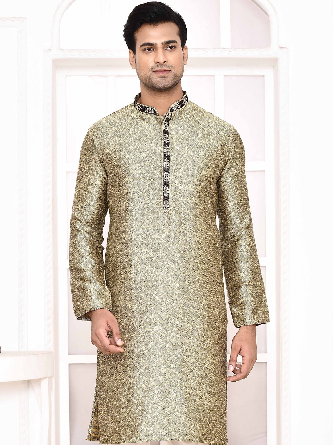 

MAAHI FABS Men Polka Dot Thread Work Kurta, Gold