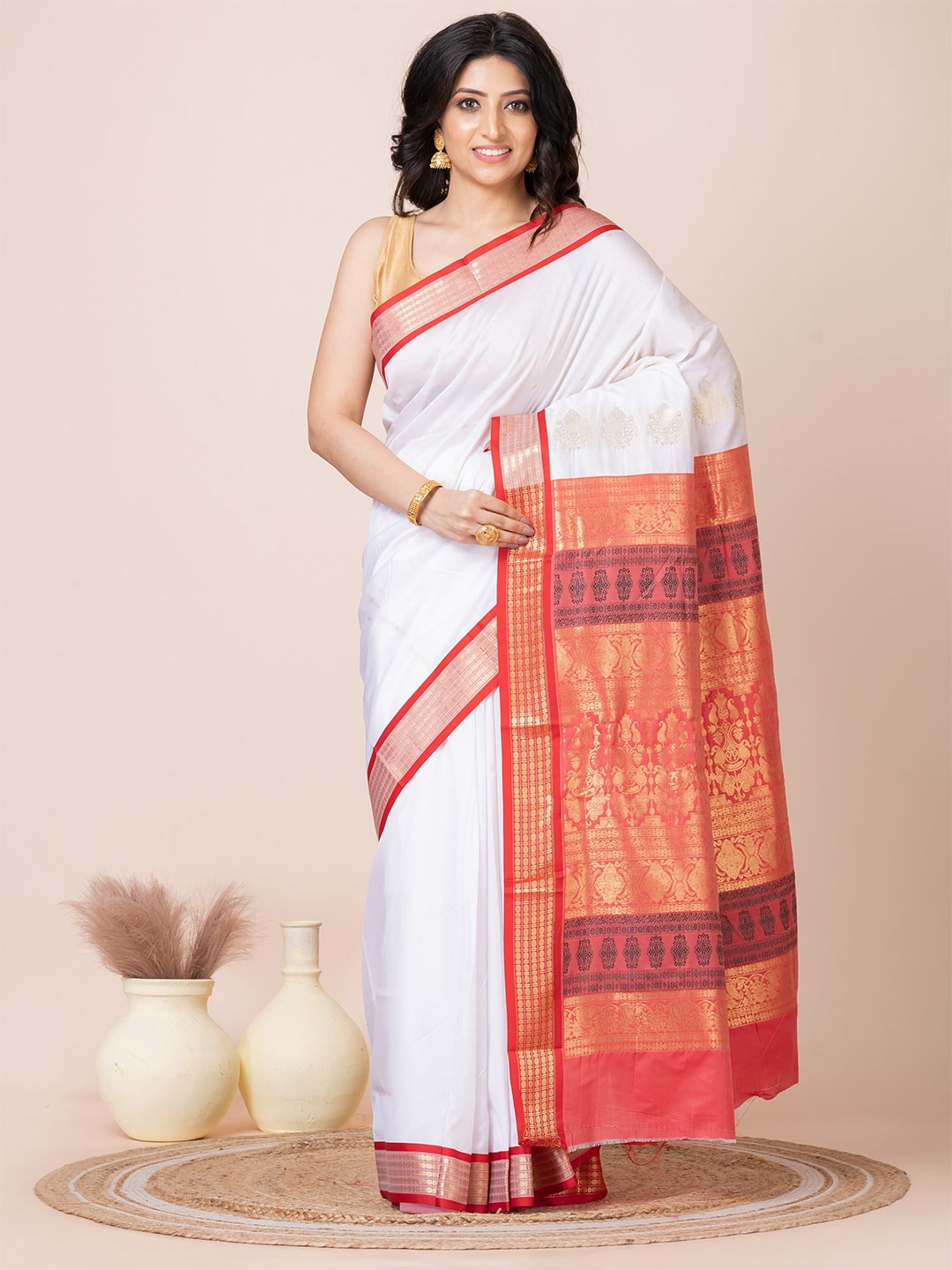 

Laa Calcutta Woven Design Zari Bomkai silk Saree, White