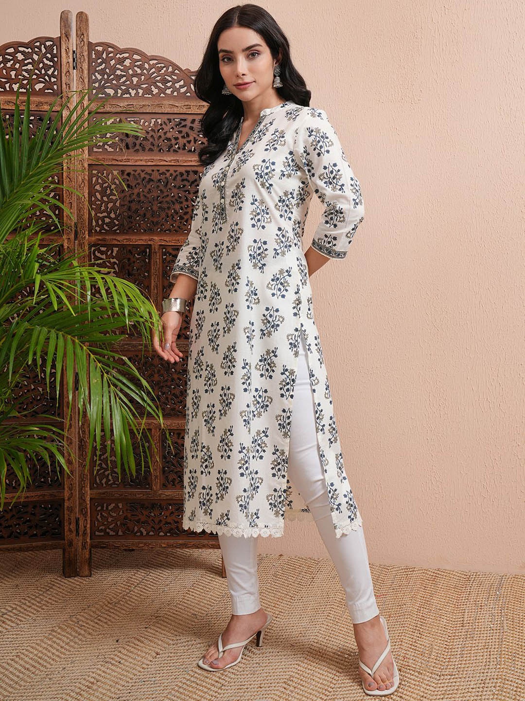 

Vishudh Women Floral Printed Floral Kurta, Cream