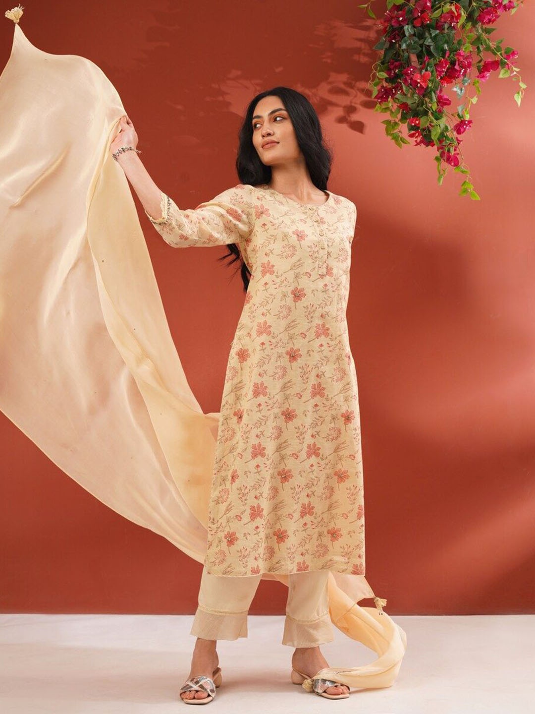 

JAYPORE Floral Printed Straight Kurta Set, Off white