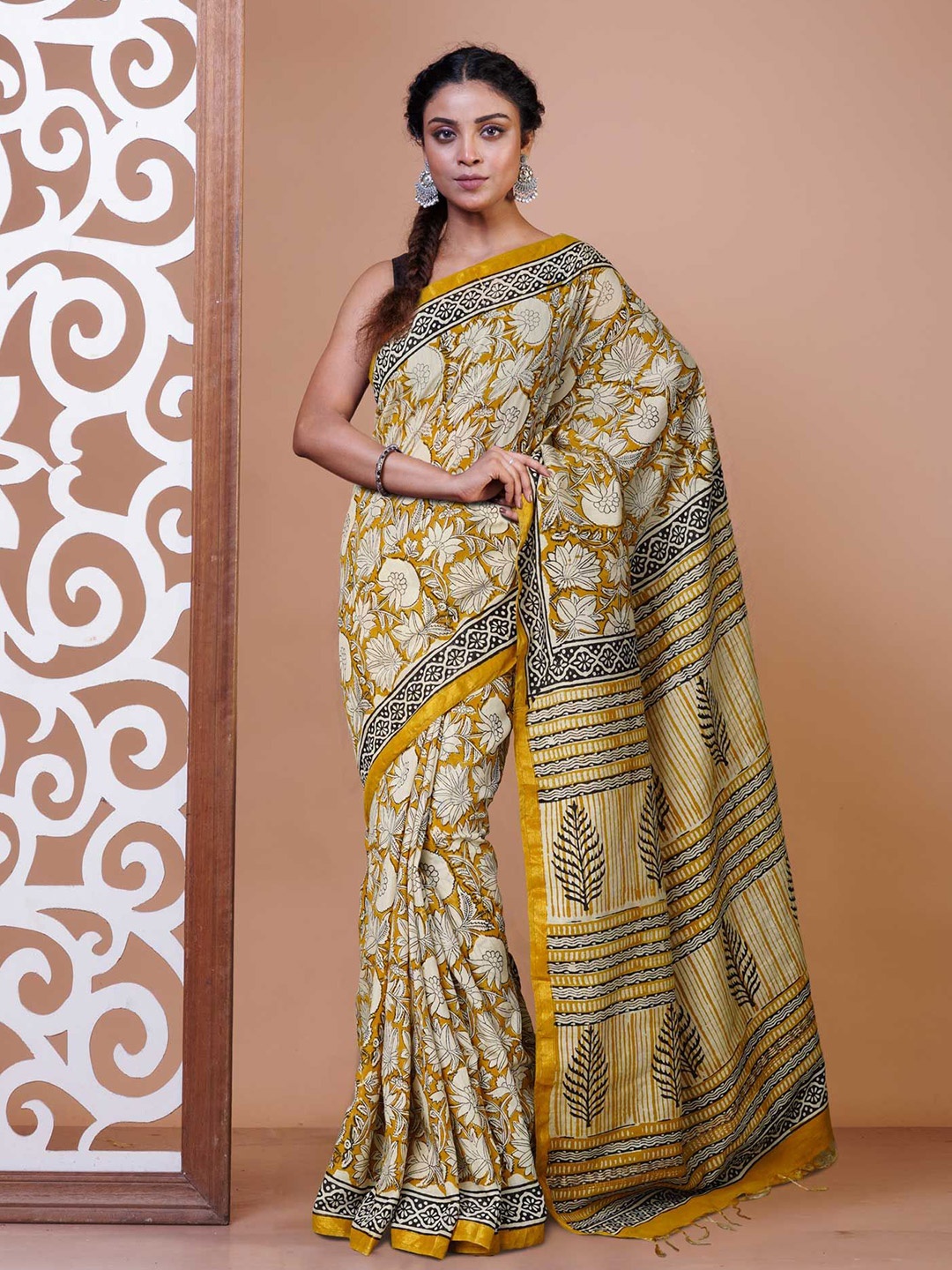 

Unnati Silks Silk Cotton Handloom Bagru Saree, Yellow