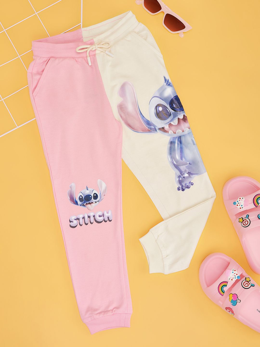 

Pantaloons Junior Girls Printed Mid-Rise Joggers, Pink