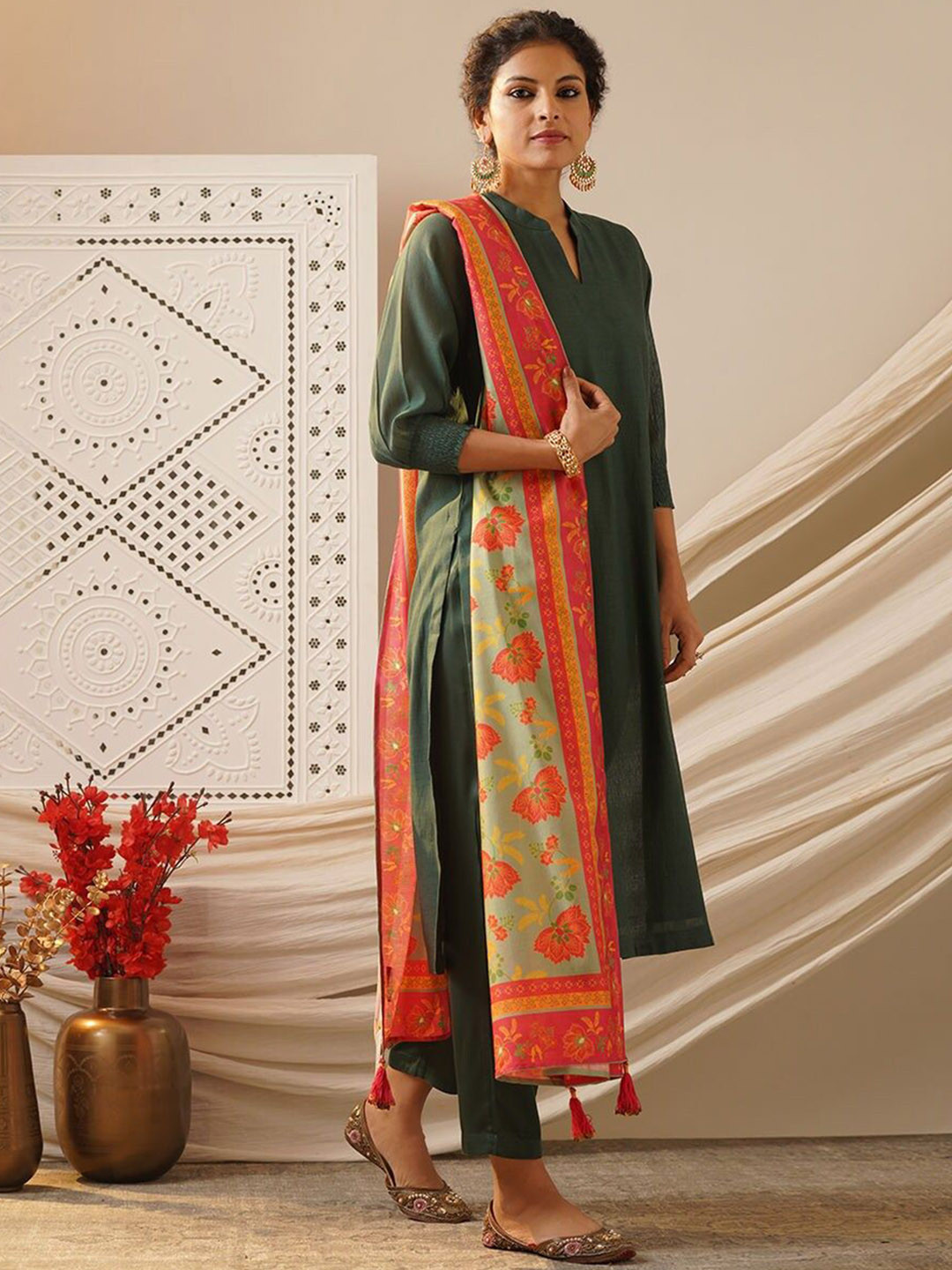 

JAYPORE Mandarin Collar Straight Kurta With Trouser, Green