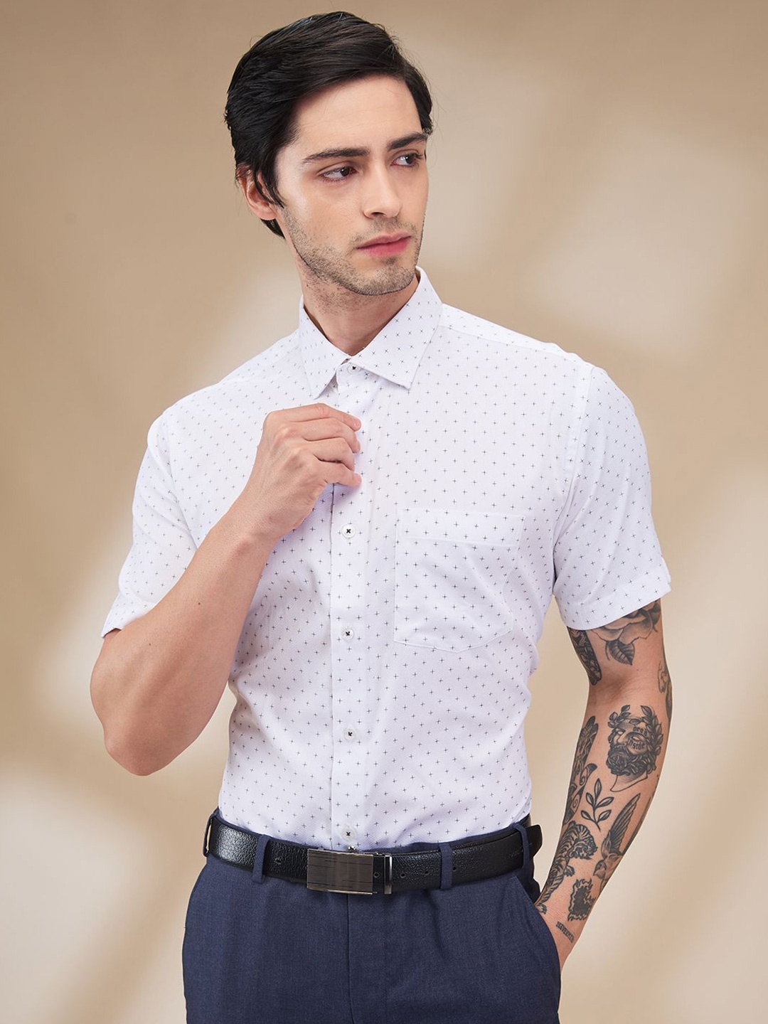 

Park Avenue Men Cutaway Collar Micro Ditsy Printed Cotton Formal Shirt, White