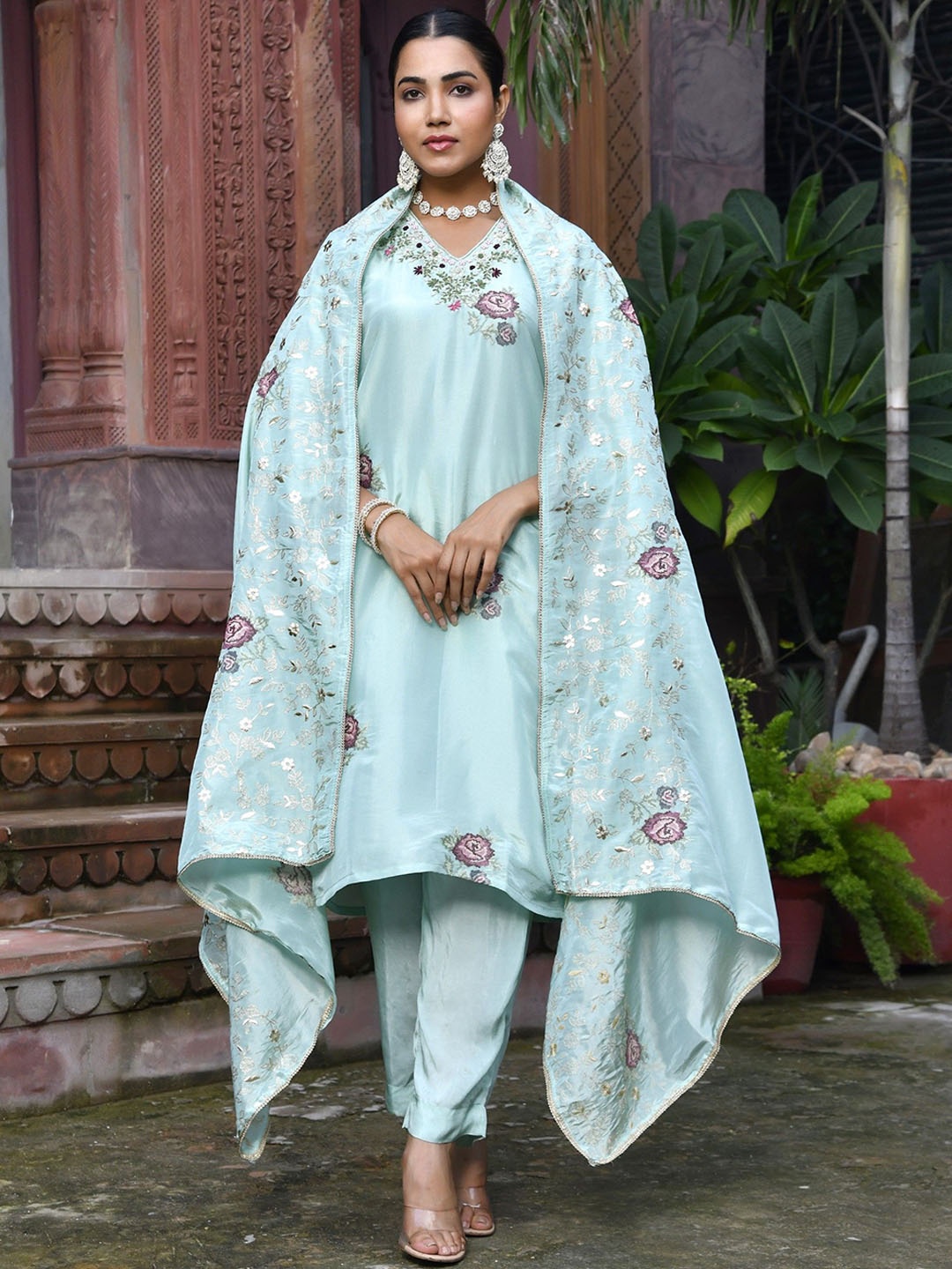 

VAASVA JAIPUR Women Floral Emboidered Thread Work Kurta with Trousers & With Dupatta, Blue