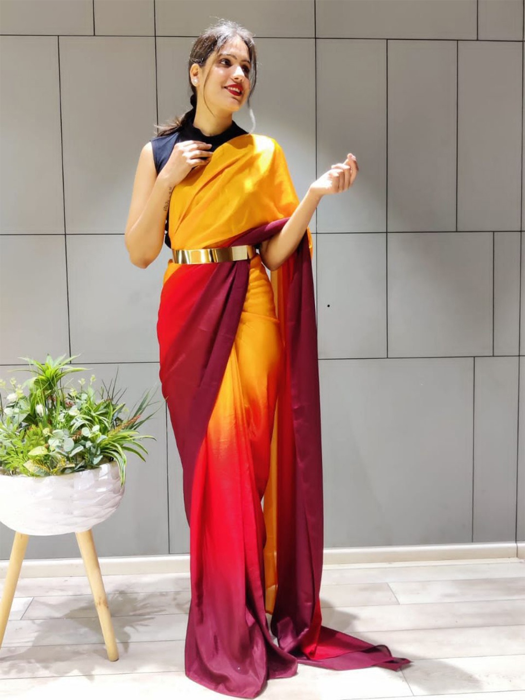 

TIEXA Ombre Pure Georgette Ready to Wear Saree, Red