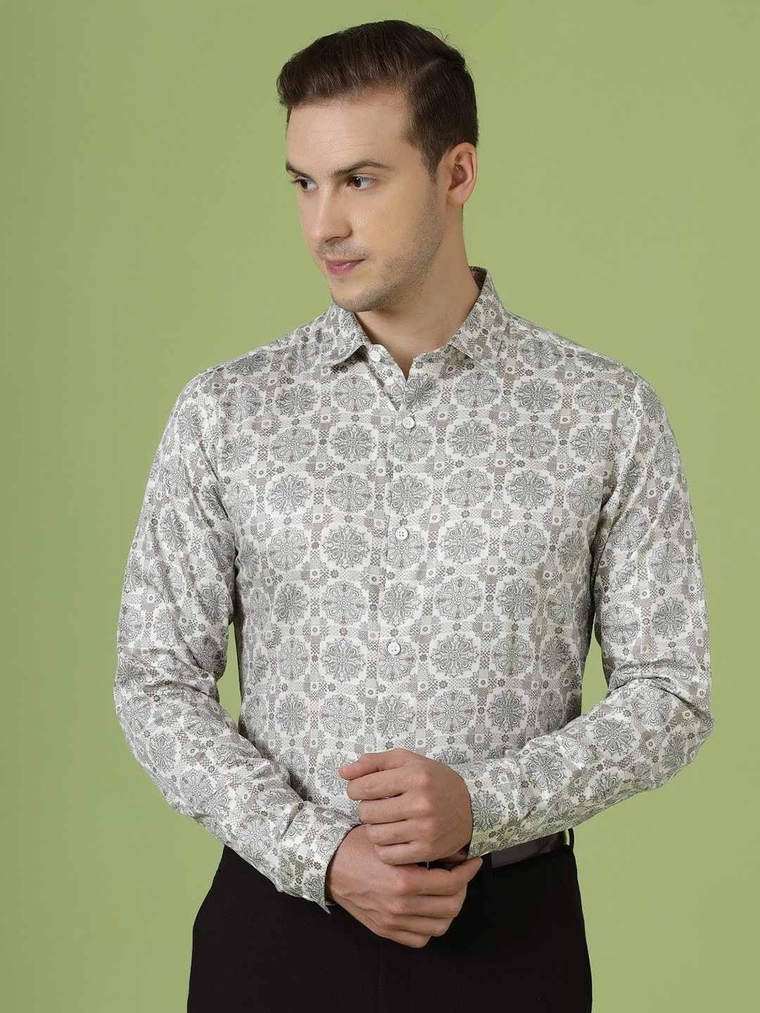 

Gavin Paris Men Relaxed Fit Spread Collar Ethnic Printed Cotton Semiformal Shirt, Grey