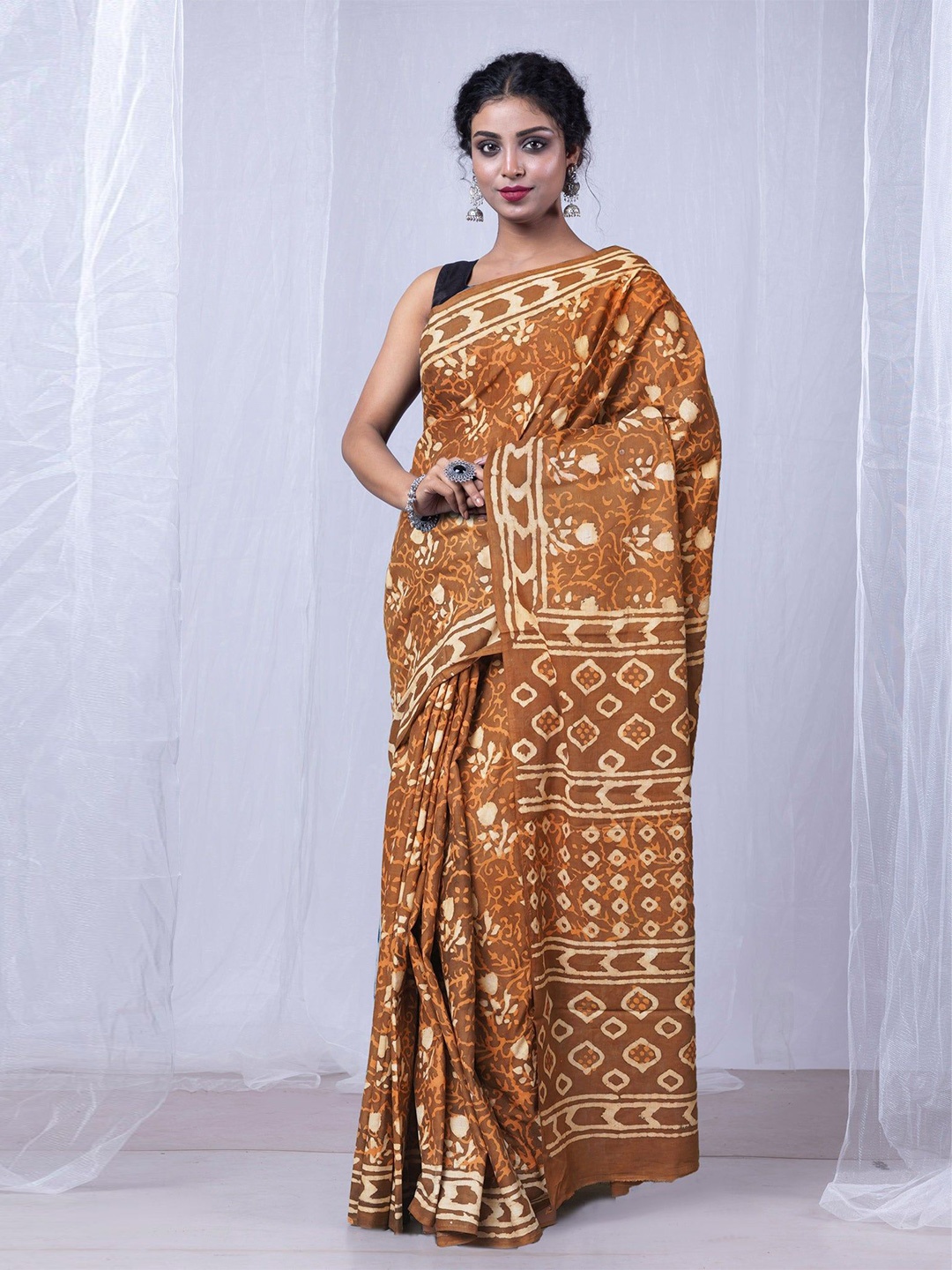 

Unnati Silks Floral Printed Pure Cotton Handloom Dabu Saree, Brown