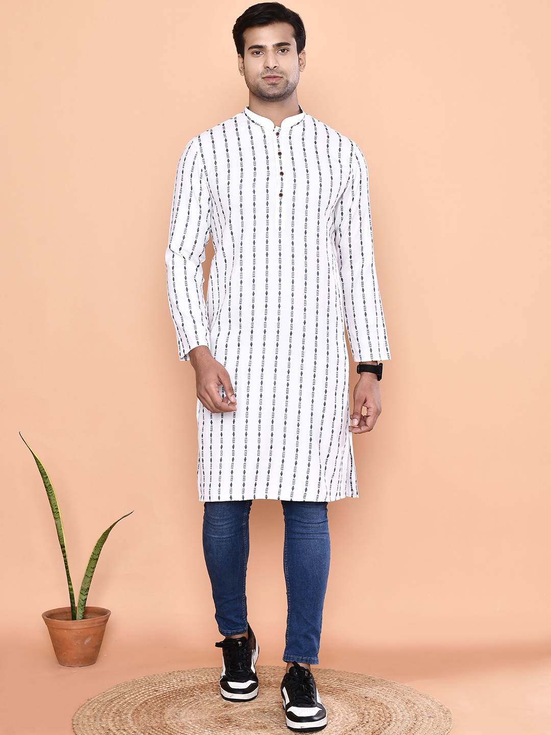 

MAAHI FABS Men Geometric Printed Thread Work Kurta, White