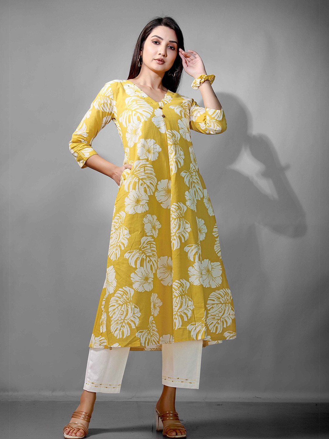 

NE STYLE Floral Printed V-Neck Sequinned Pure Cotton A-Line Kurta, Yellow
