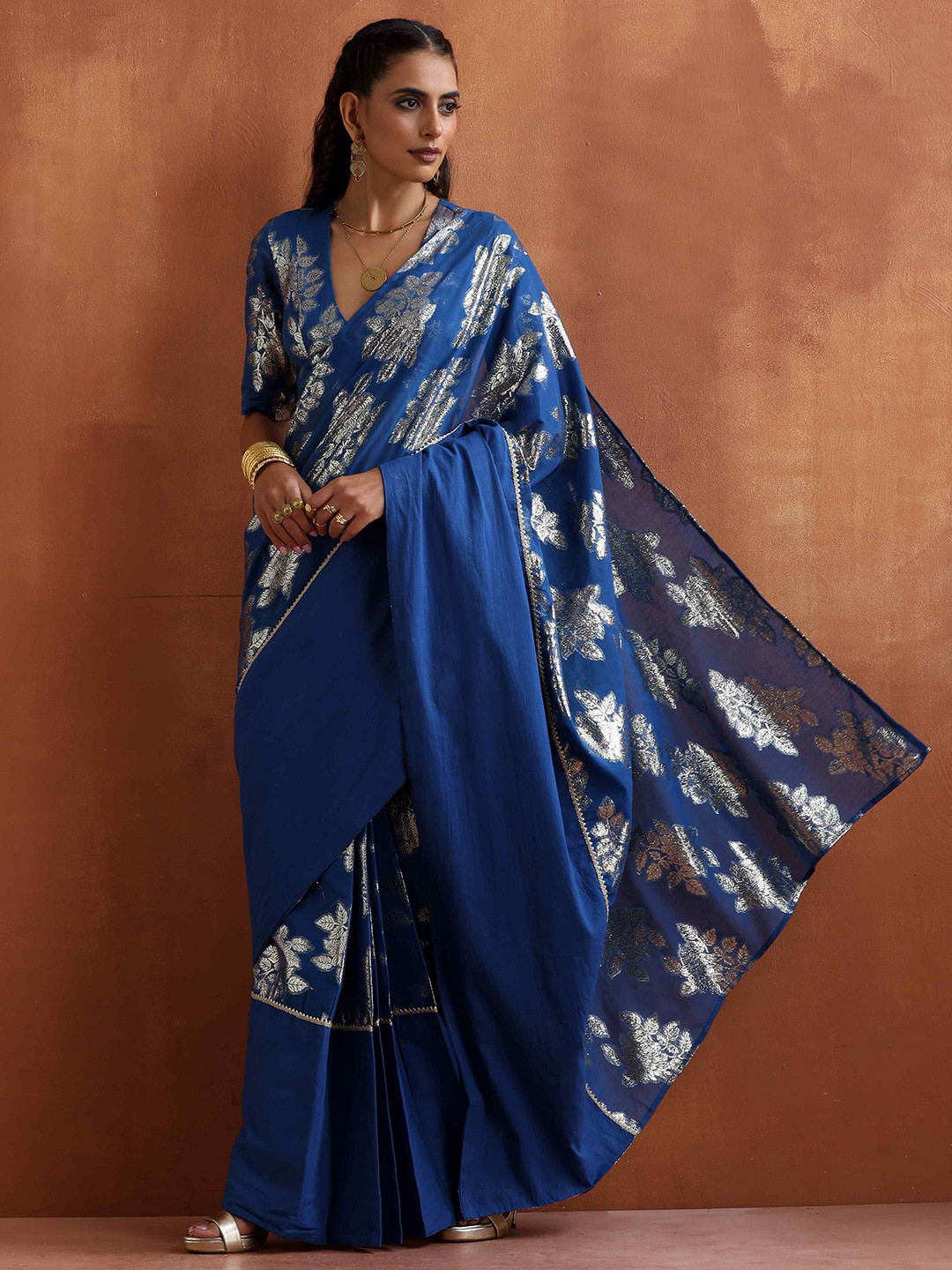 

trueBrowns Woven Design Zari Saree, Blue