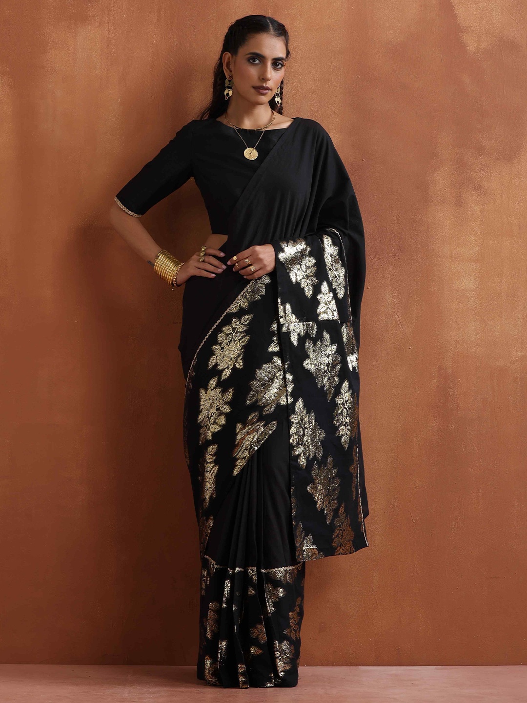 

trueBrowns Floral Embellished Pure Cotton Ready to Wear Saree, Black