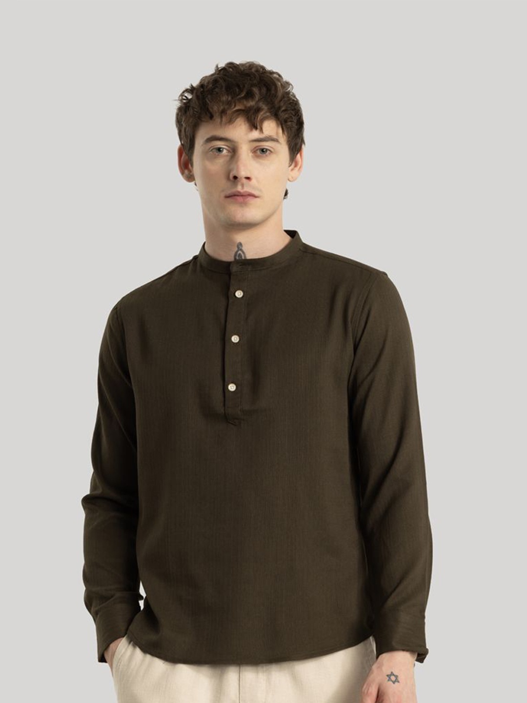 

Snitch Men Smart Band Collar Solid Slim Fit Casual Shirt, Brown