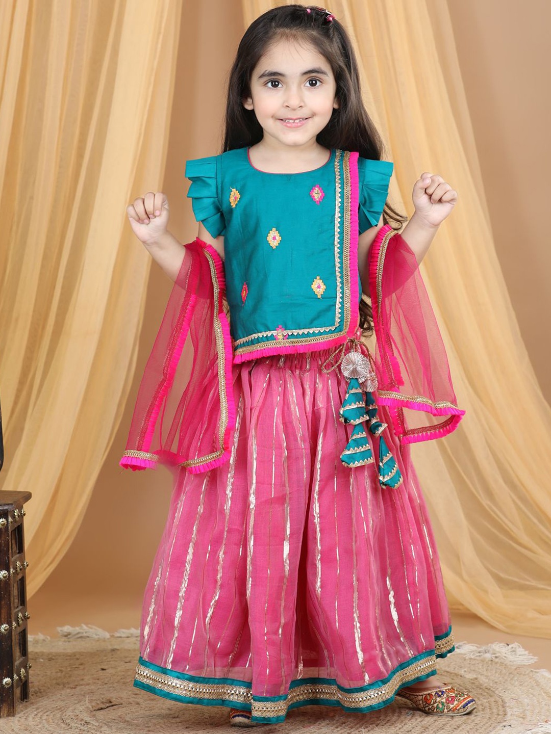 

Here&Now X Kinder Kids Girls Embroidered Ready to Wear Lehenga & Blouse With Dupatta, Green