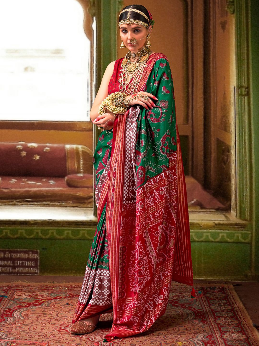 

Panzora Floral Zari Silk Blend Patola Saree With Unstitched Blouse Piece, Green
