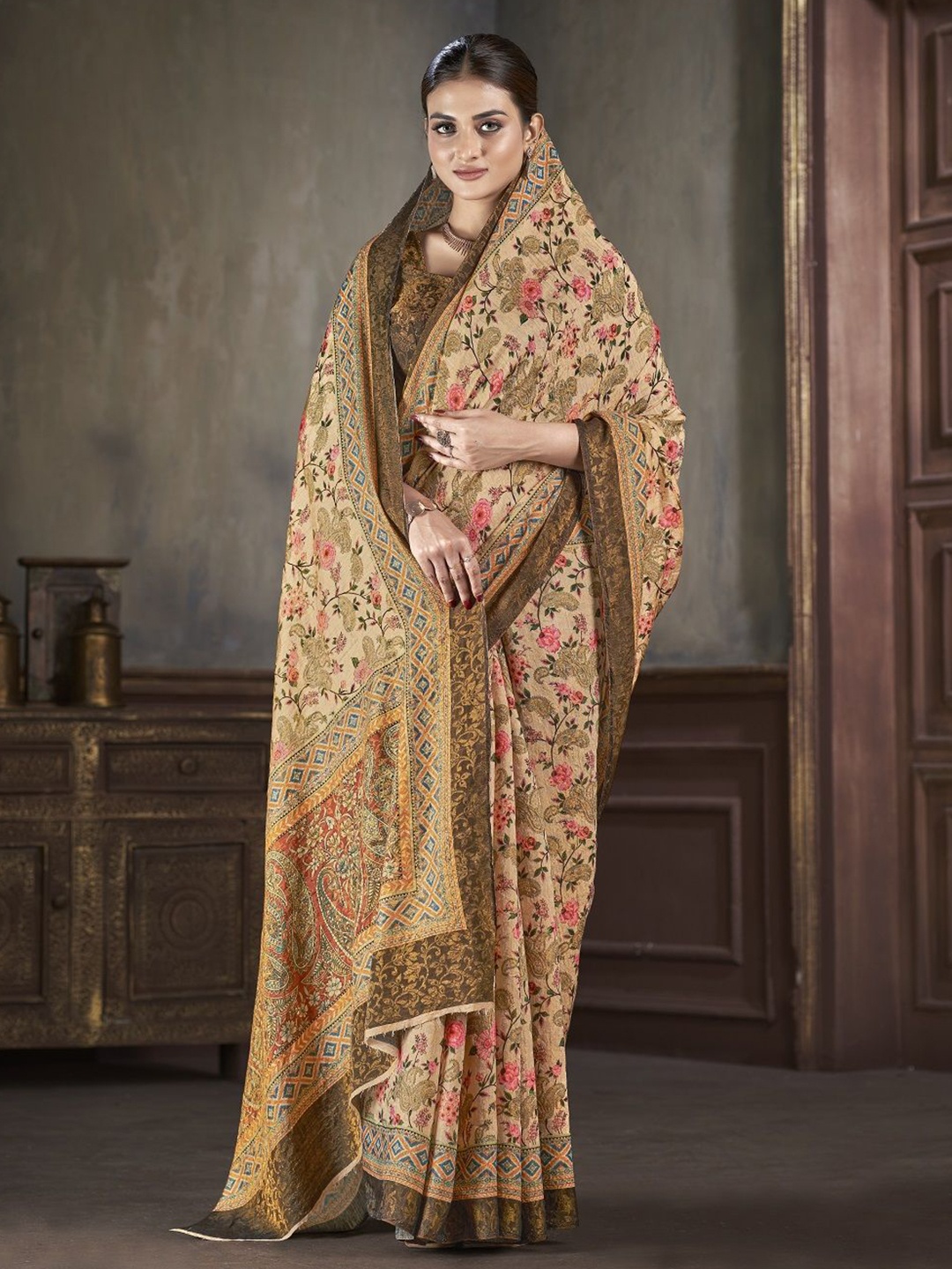 

JIVORA Ethnic Motifs Pure Silk Saree, Cream