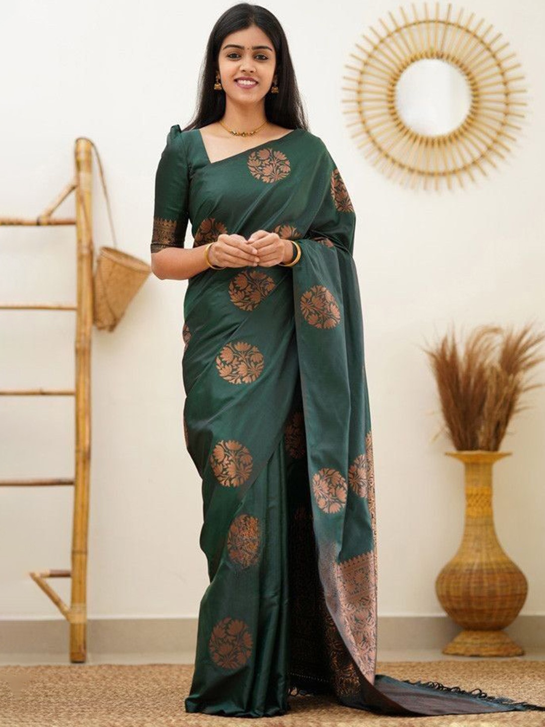 

HANDSEL Woven Design Zari Pure Silk Banarasi Saree, Green