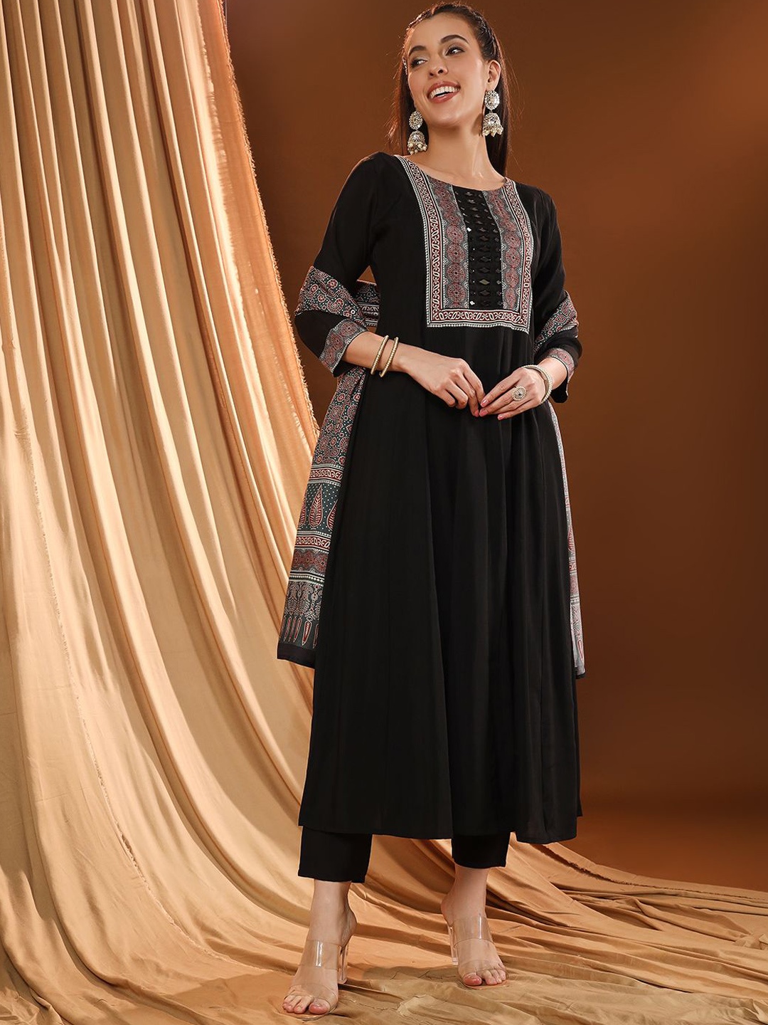 

VESH Women Ethnic Motifs Printed Pure Cotton Kurta with Trouser & Dupatta, Black