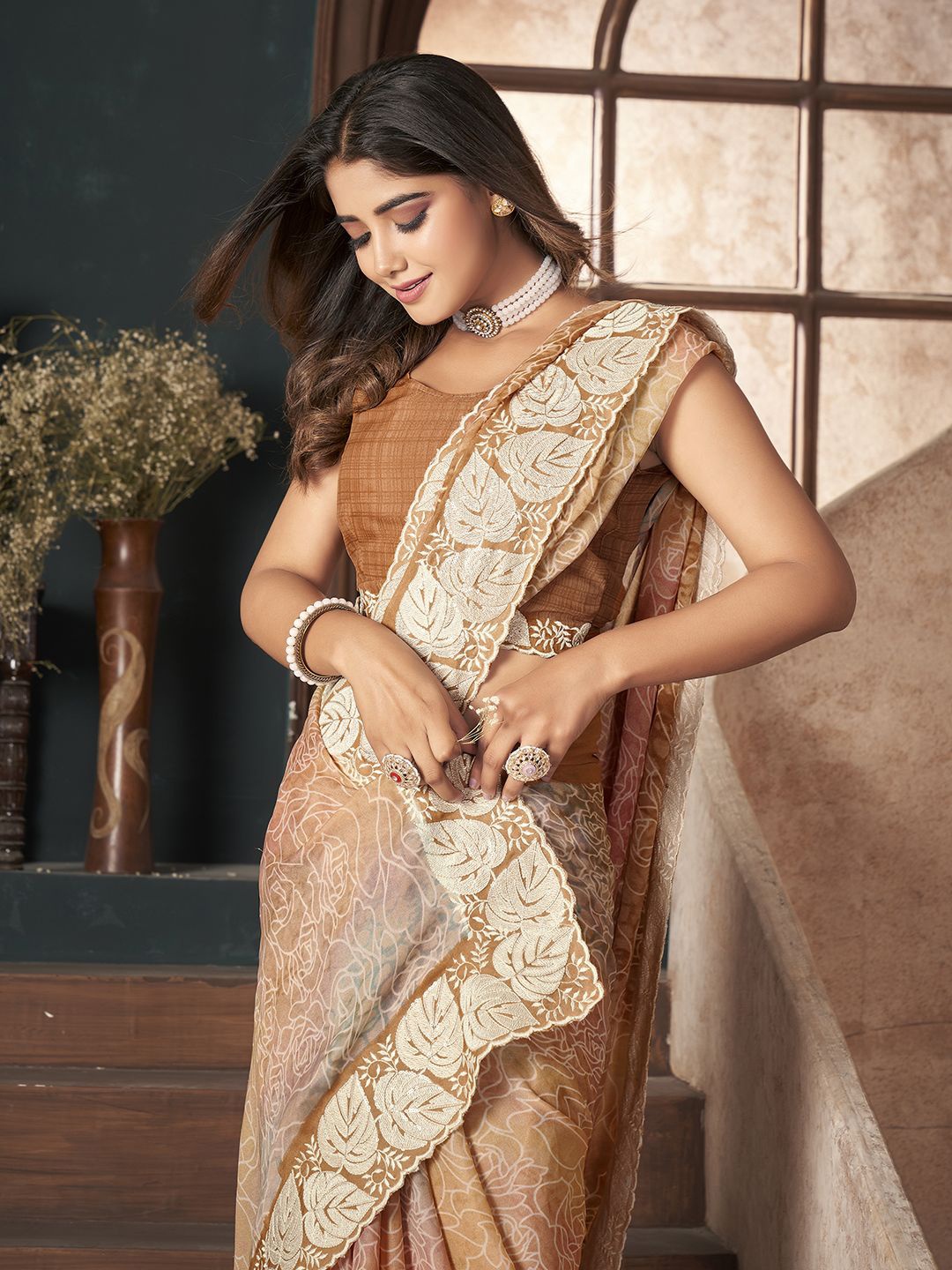 

Mitera Abstract Printed Poly Georgette Saree, Peach