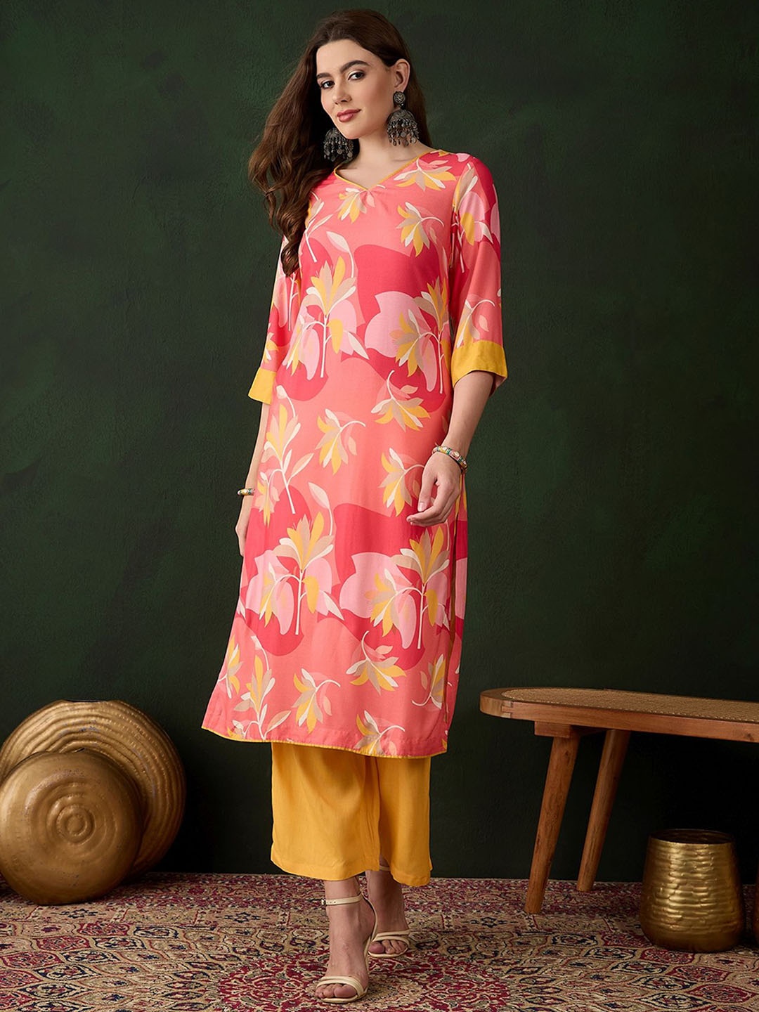 

Sangria Women V-Neck Floral Printed Straight Kurtas, Pink