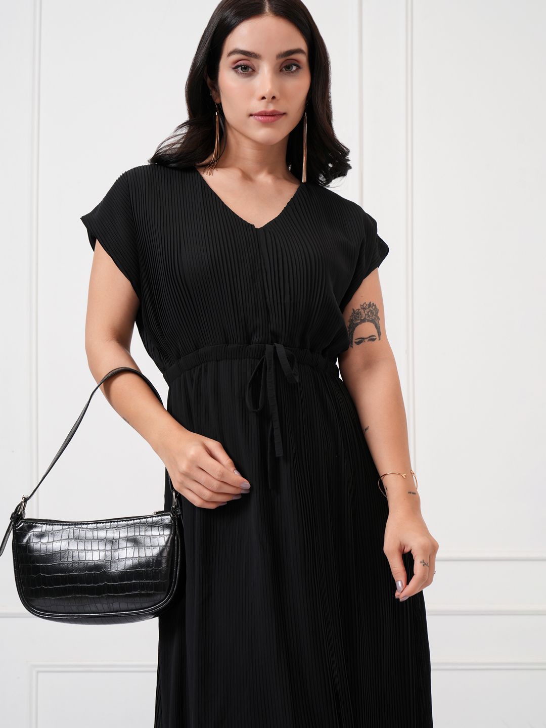 

Tokyo Talkies Women Solid Short Sleeves Midi Dress, Black