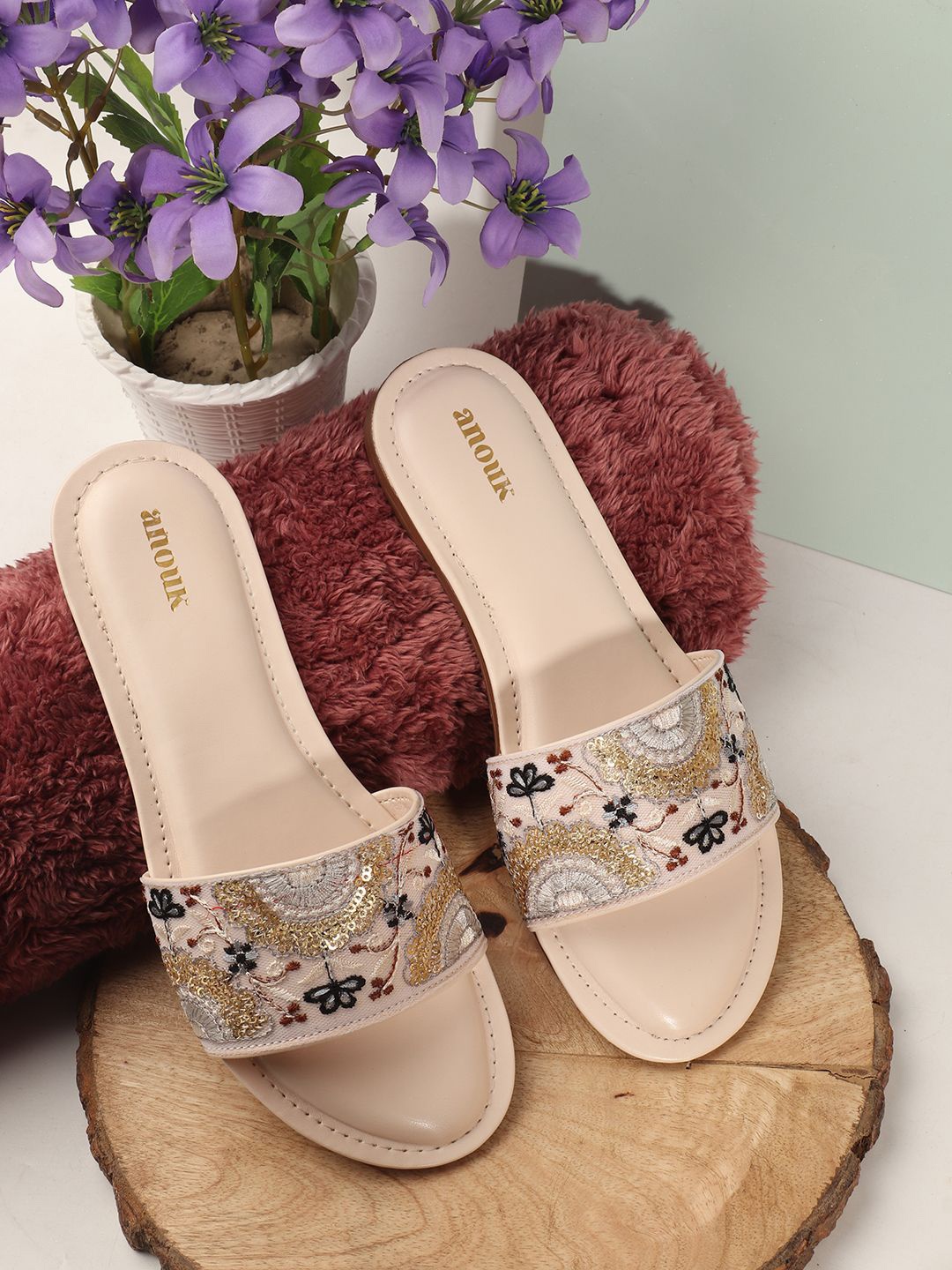 

Anouk Women Ethnic Open Toe Flats with Embroidered, Peach