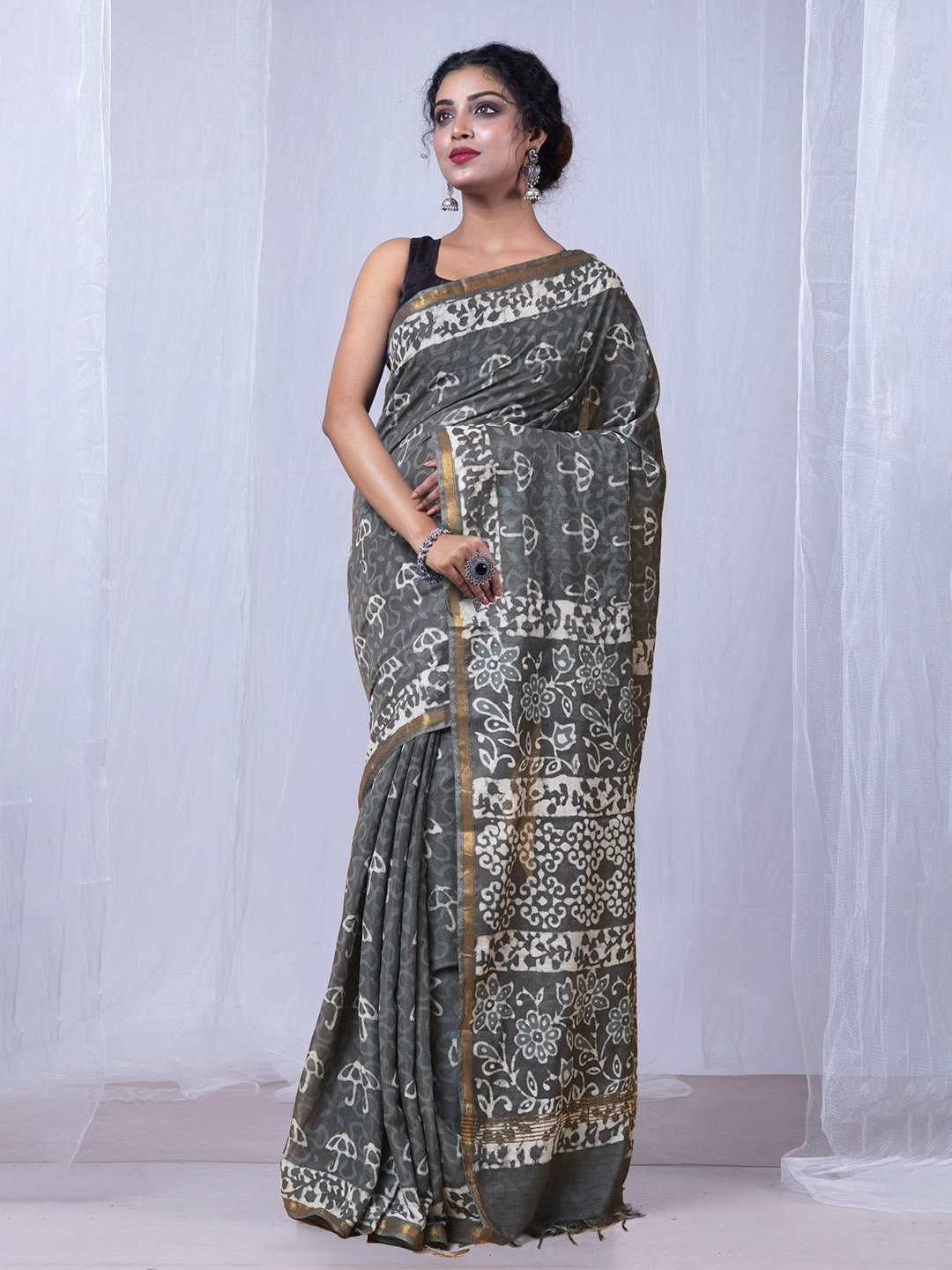 

Unnati Silks Floral Zari Handloom Chanderi Saree, Grey