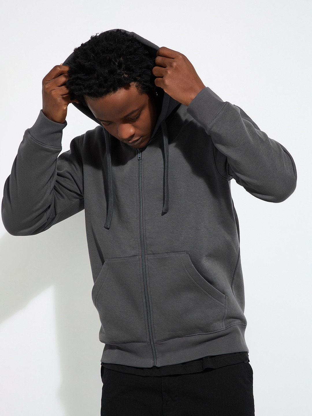 

Max URB_N Men Solid Hooded Sweatshirt, Grey