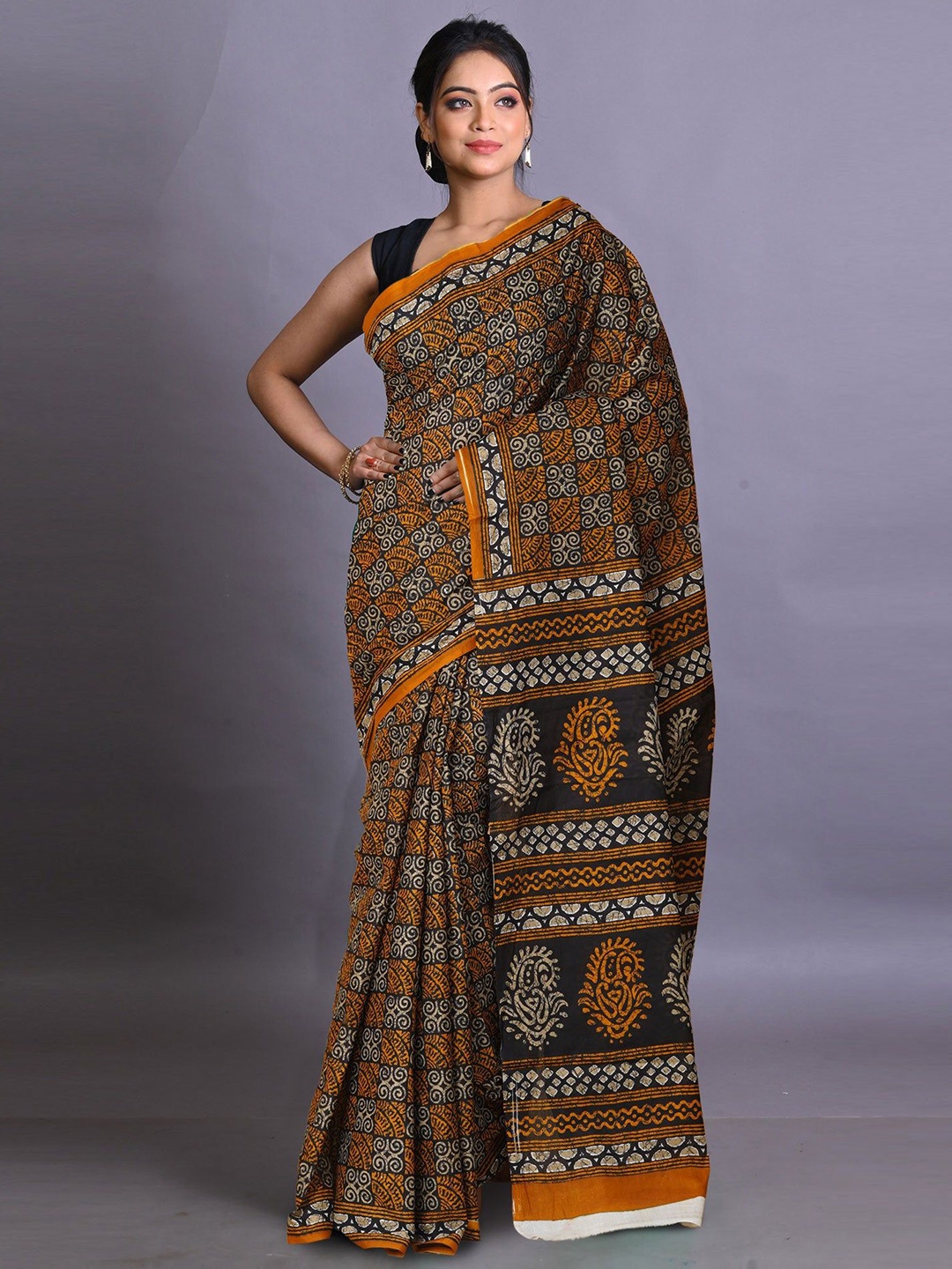 

Unnati Silks Zari Pure Cotton Handloom Block Print Saree, Black