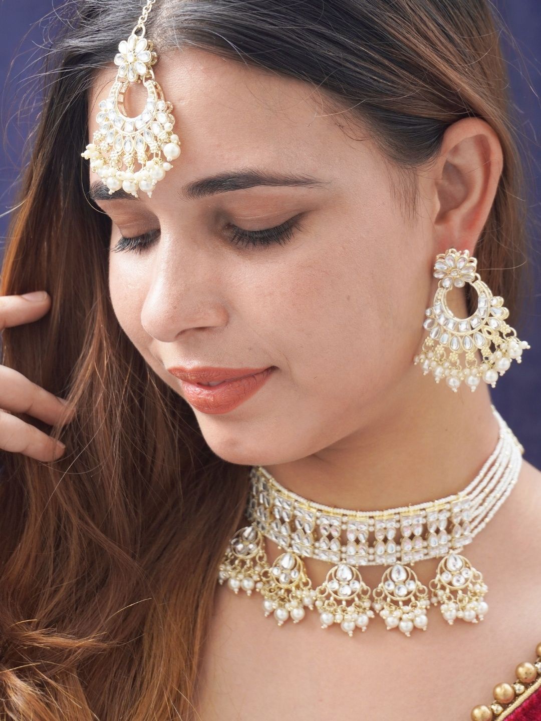 

Niscka Gold Plated Kundan Stone Studded & Beaded Jewellery Set