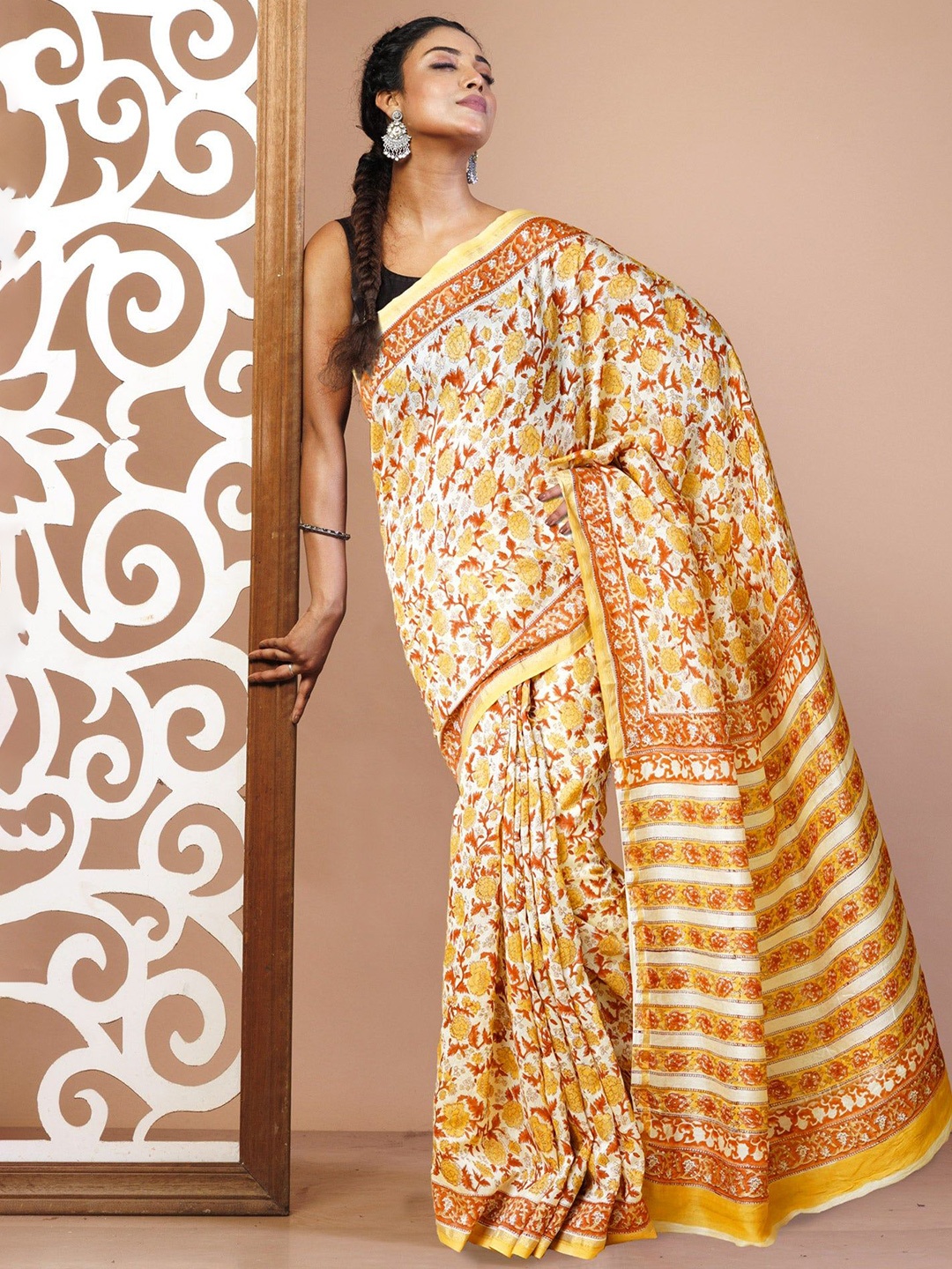 

Unnati Silks Floral Zari Handloom Chanderi Saree, Cream