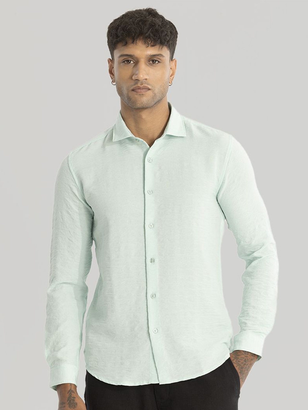 

Snitch Men Smart Spread Collar Solid Slim Fit Casual Shirt, Green