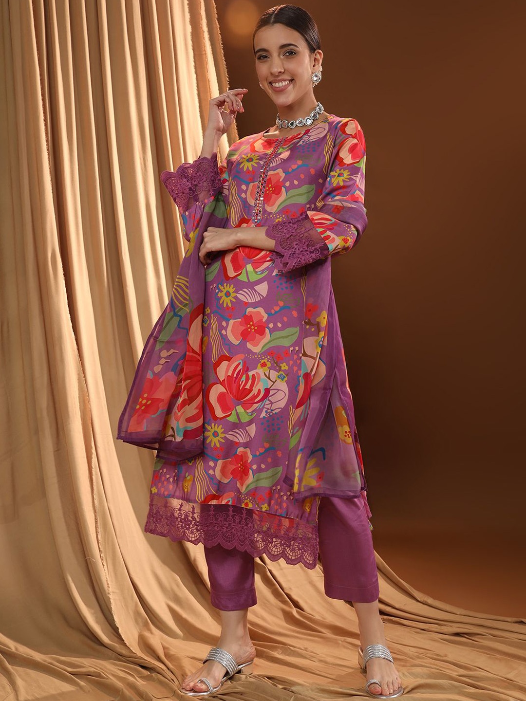 

VESH Women Floral Printed Pure Cotton Kurta with Trouser & Dupatta, Purple
