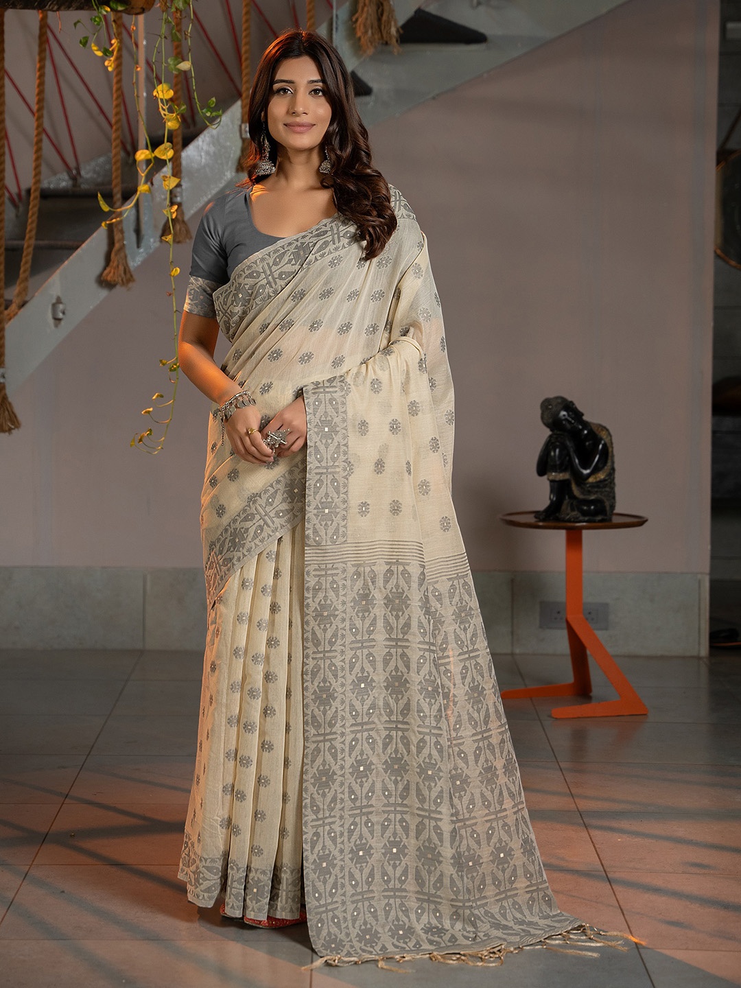 

MAHALASA Woven Design Ethnic Motifs Pure Cotton Saree, Grey