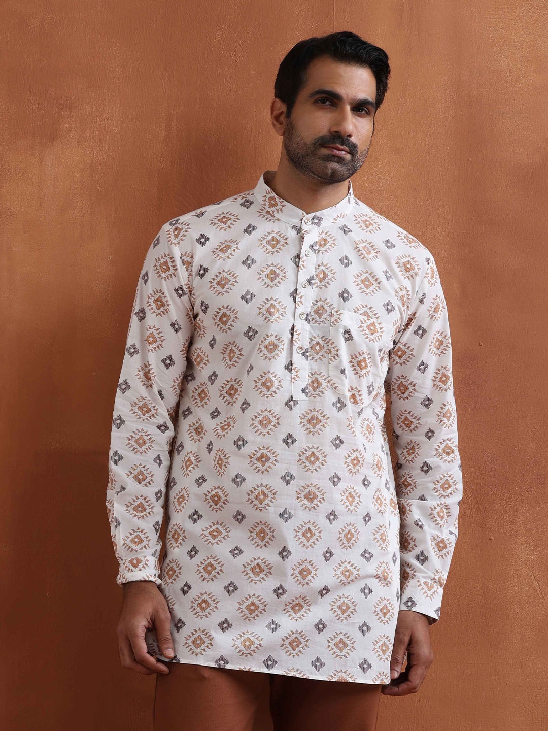 

trueBrowns Ethnic Motifs Printed Mandarin Collar Short Kurta, White