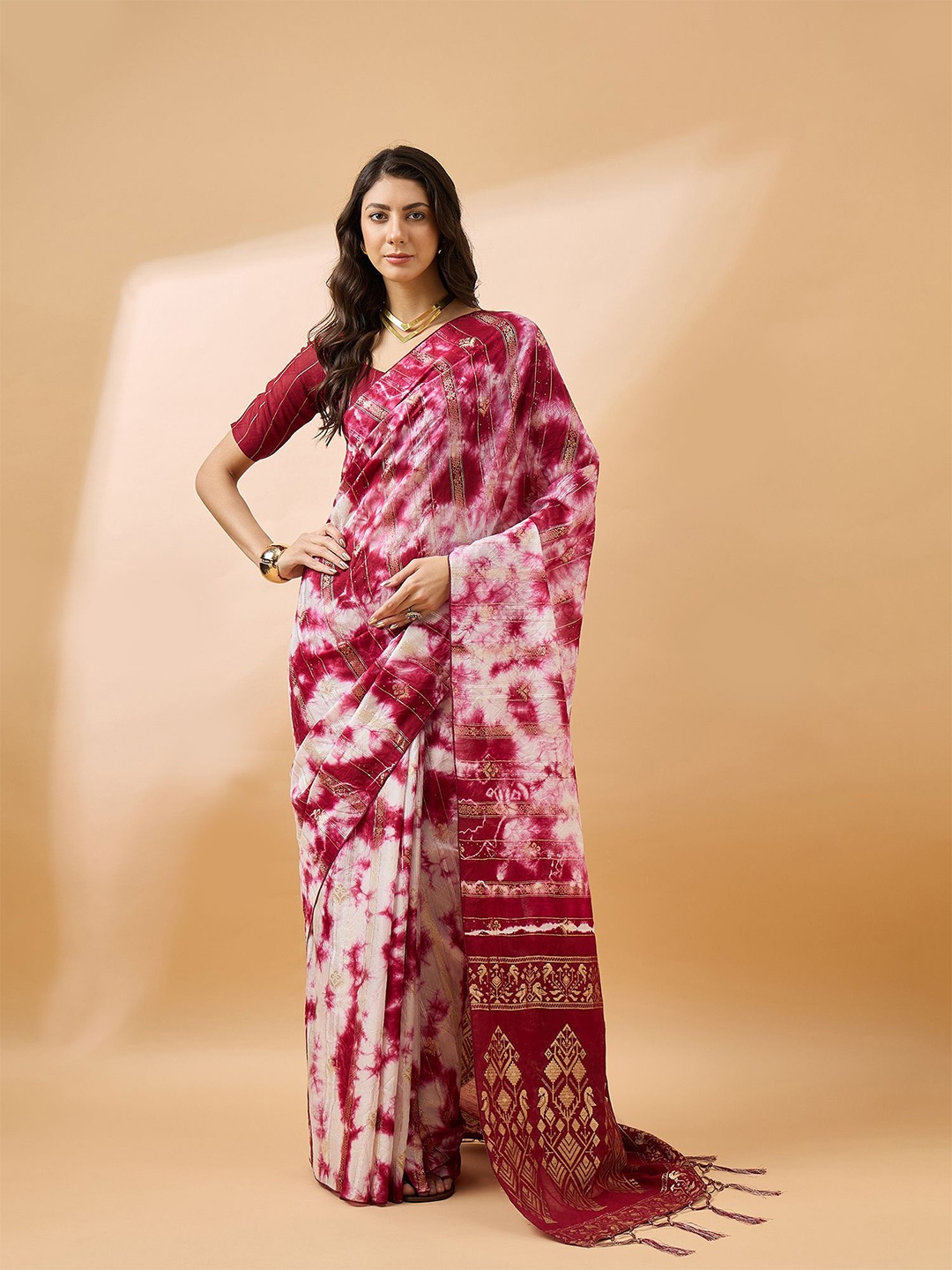 

Maroosh Embellished Sequinned Fusion Saree, Red