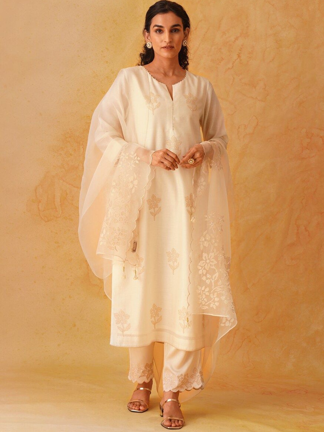 

JAYPORE Floral Printed Beads & Stones Notch Neck Kurta With Trousers & Dupatta, Off white