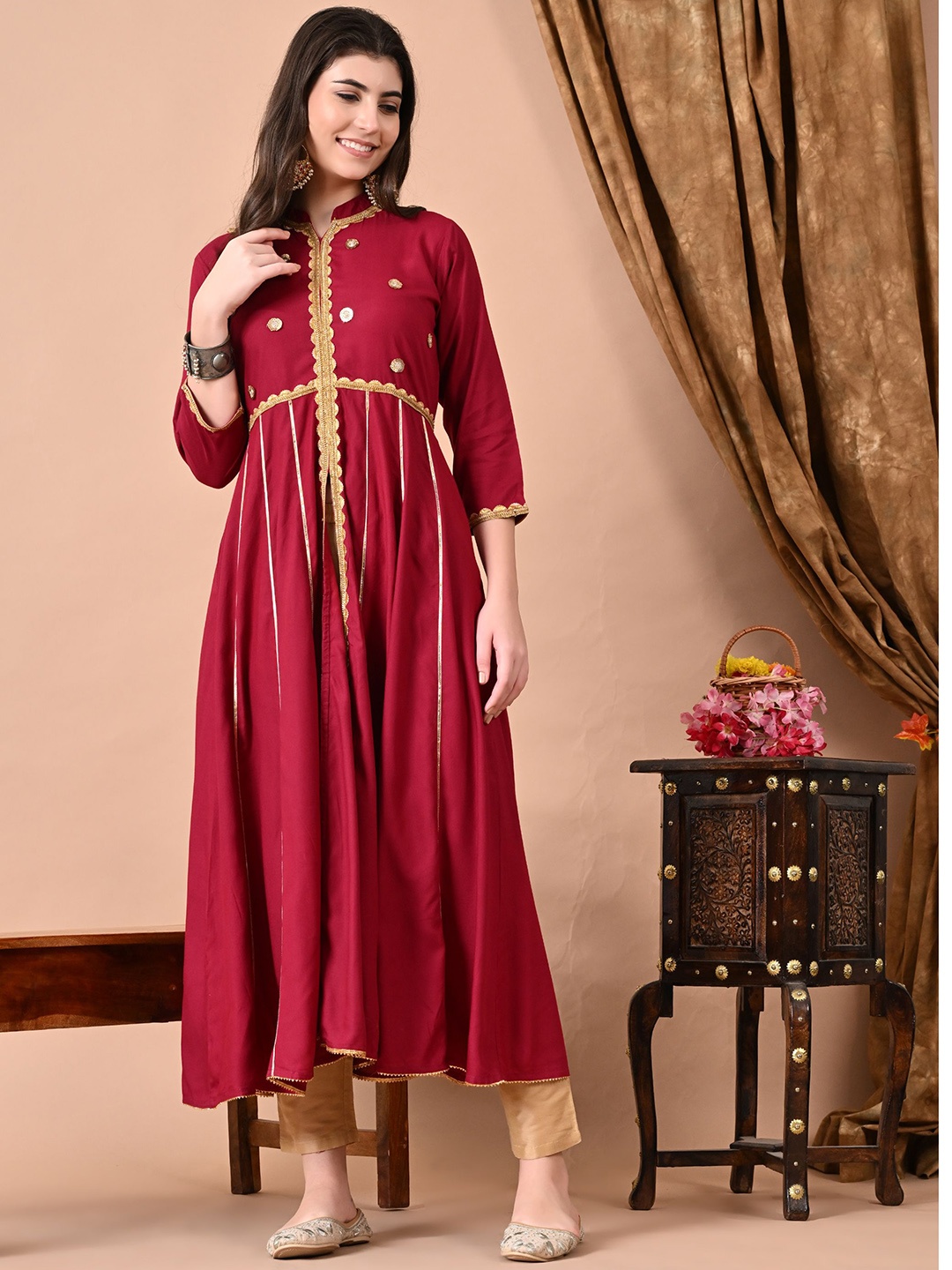 

Jaipurite Women Printed Gotta Patti Anarkali Kurta, Maroon