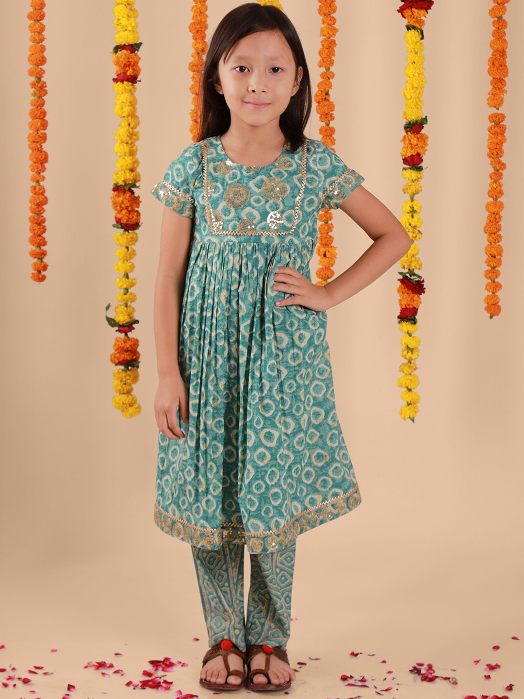 

Sangria Girls Printed Kurta & Trouser With Dupatta, Sea green