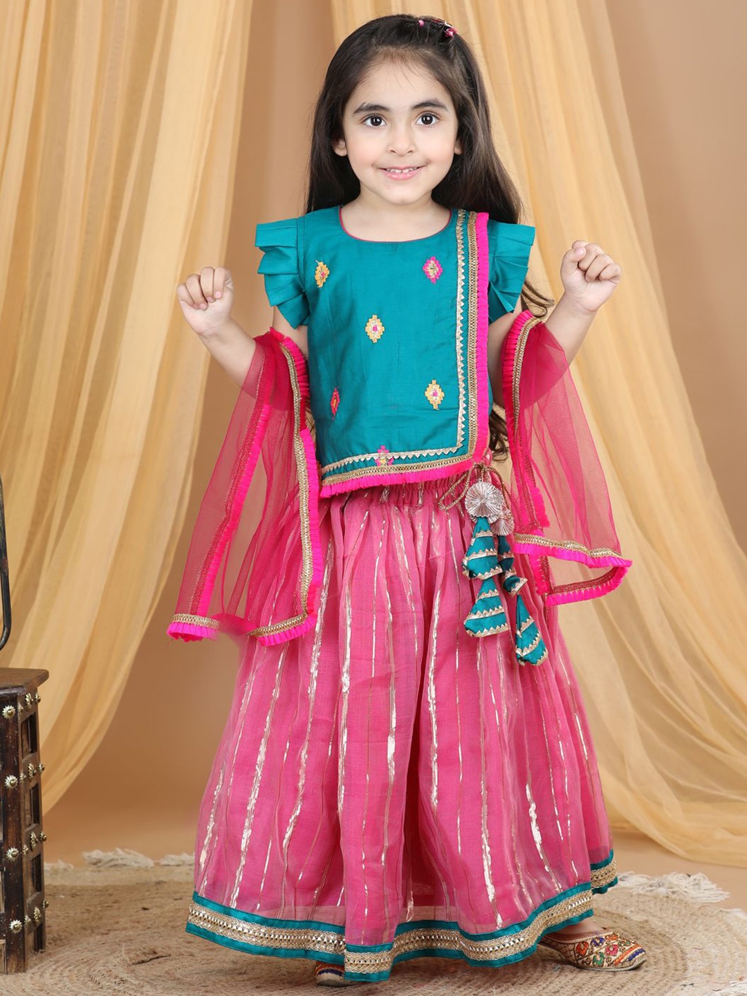 

Here&Now X Kinder Kids Girls Embroidered Ready to Wear Lehenga & Blouse With Dupatta, Green