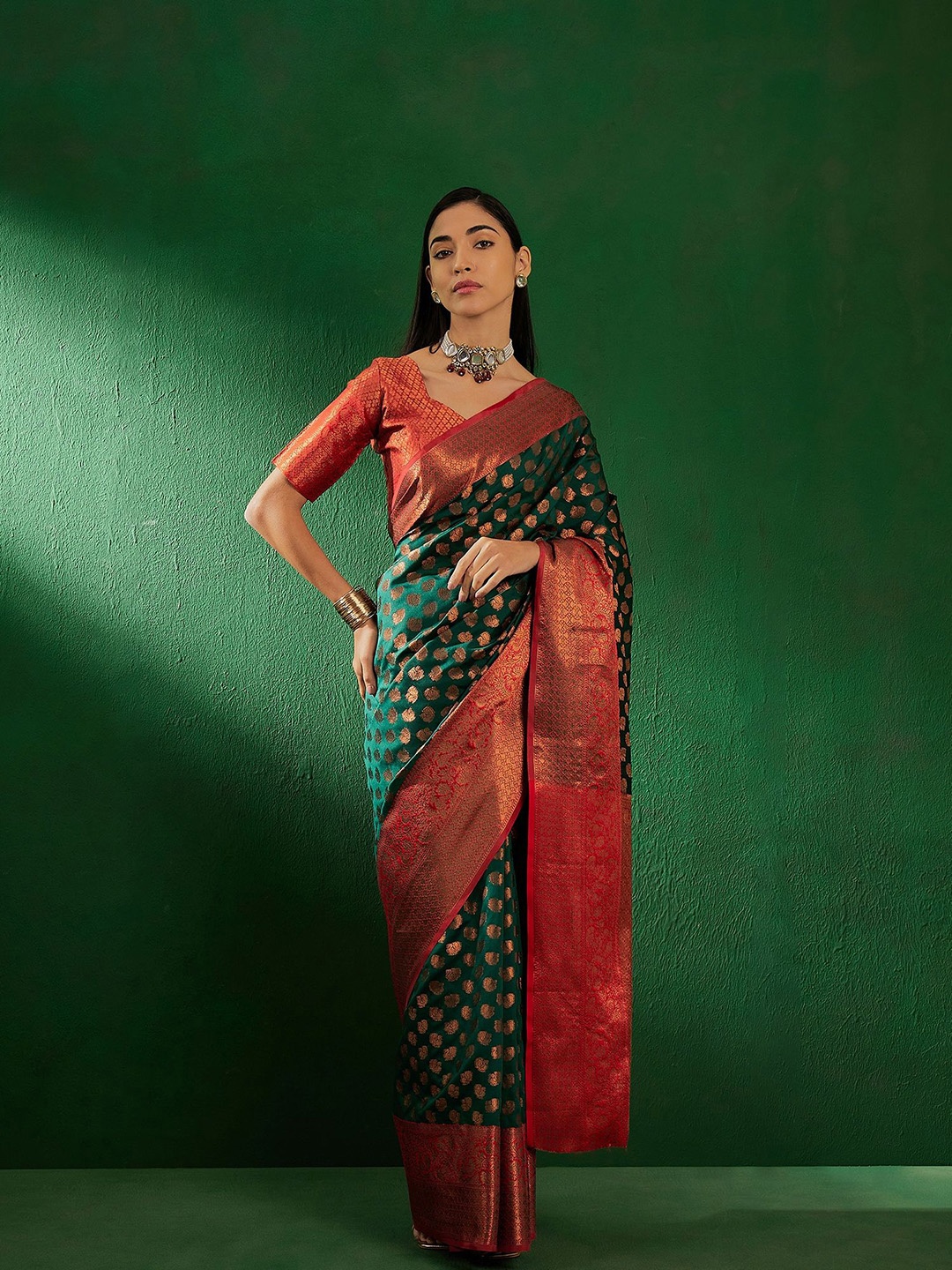 

DIVASTRI Woven Design Zari Designer Banarasi Saree, Green