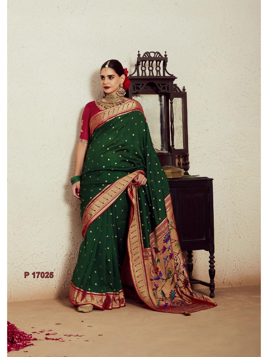 

KALINDI Ethnic Motifs Zari Brasso Paithani Saree, Green