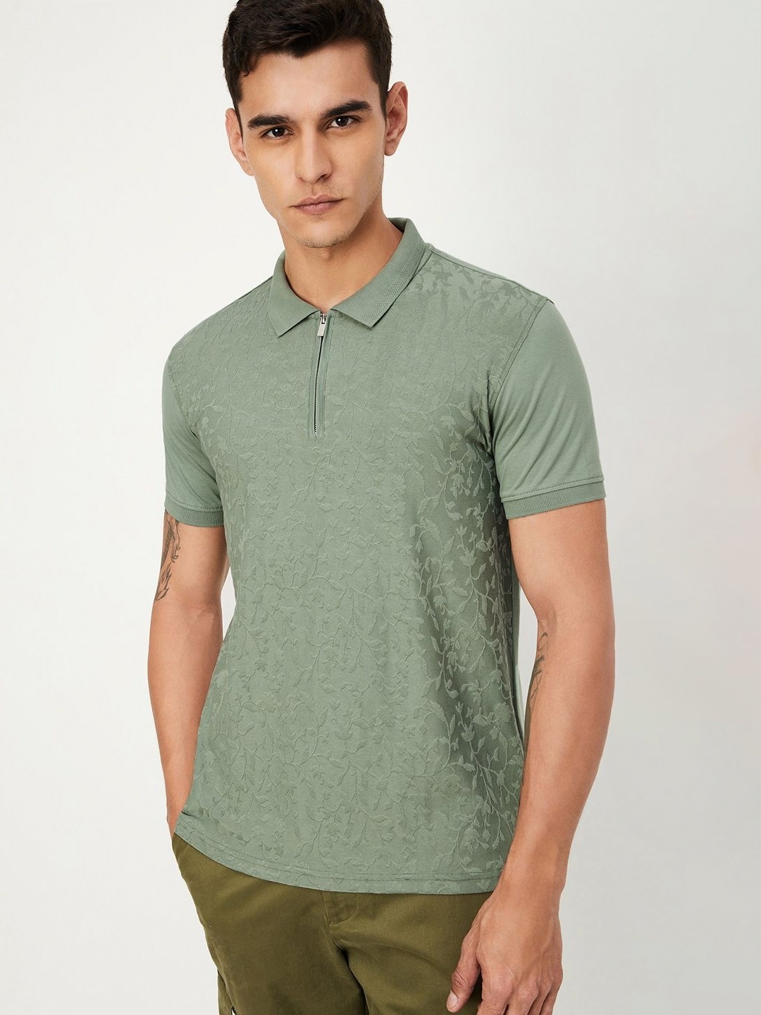 

max Men Solid V-Neck Cotton T-shirt, Green