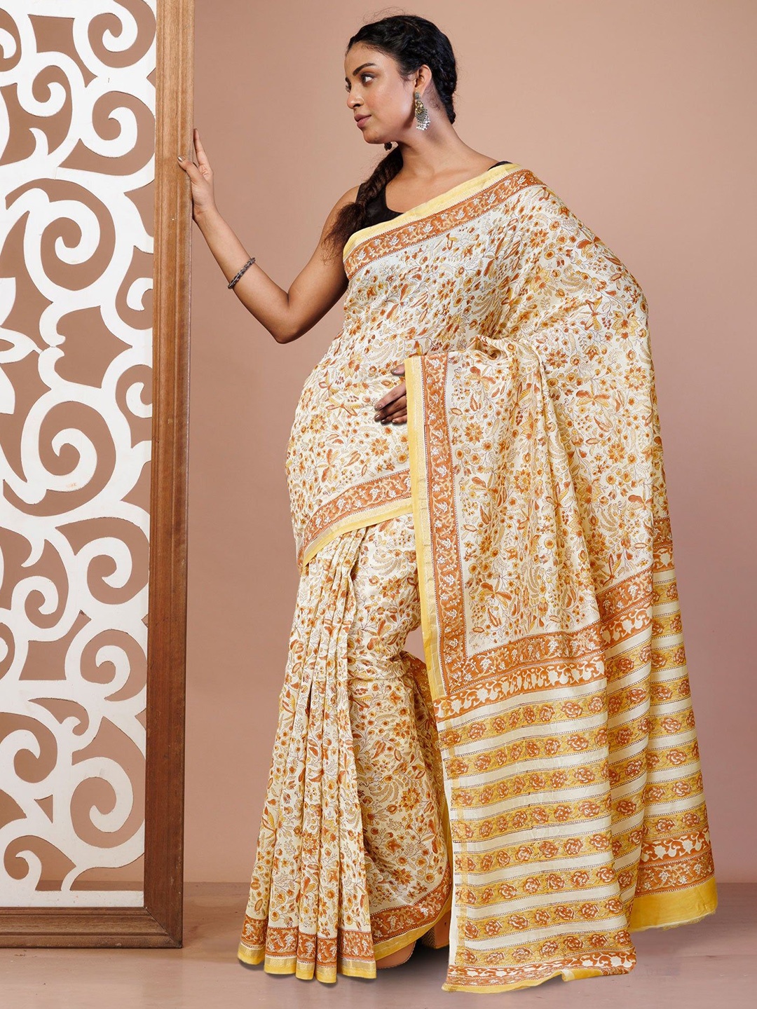 

Unnati Silks Floral Zari Handloom Chanderi Saree, Cream